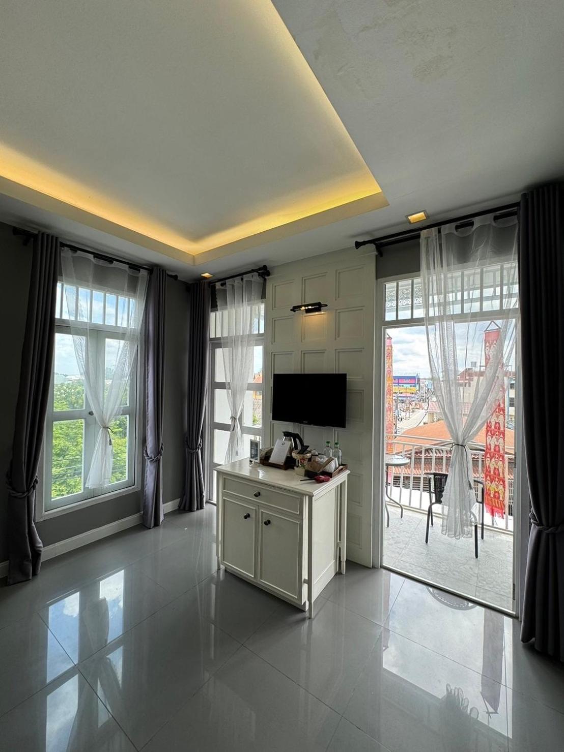 Superior Twin Room with City View - Photo 3