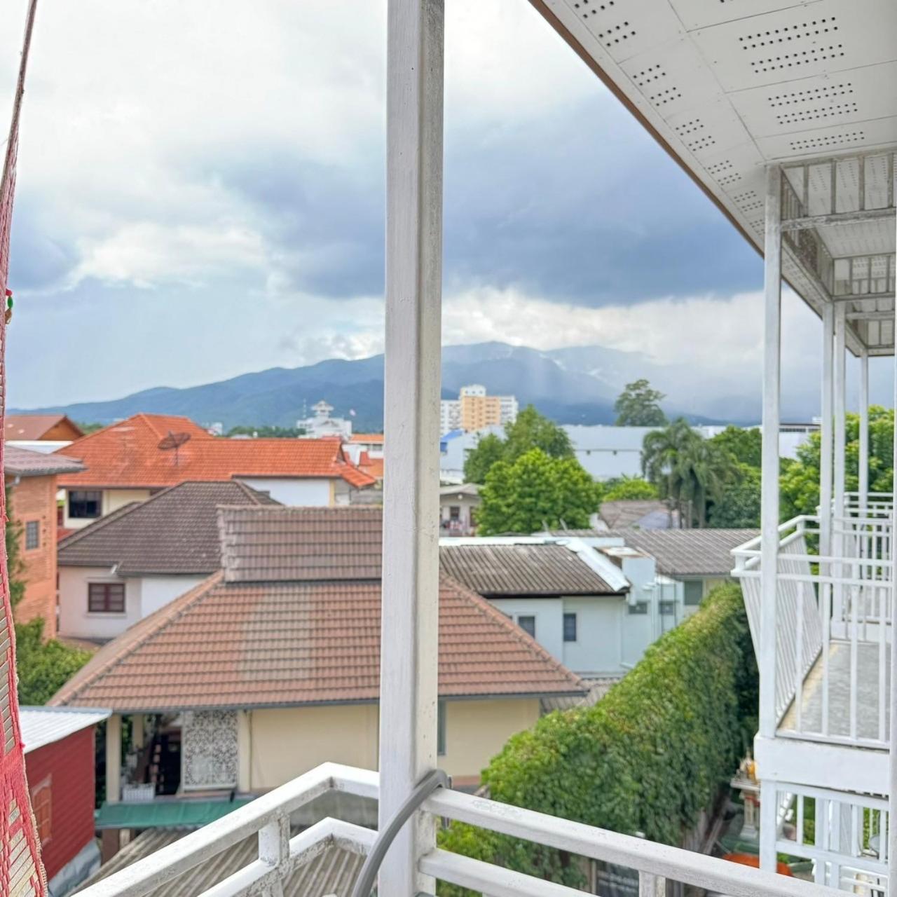 Superior Twin Room with City View - Photo 8