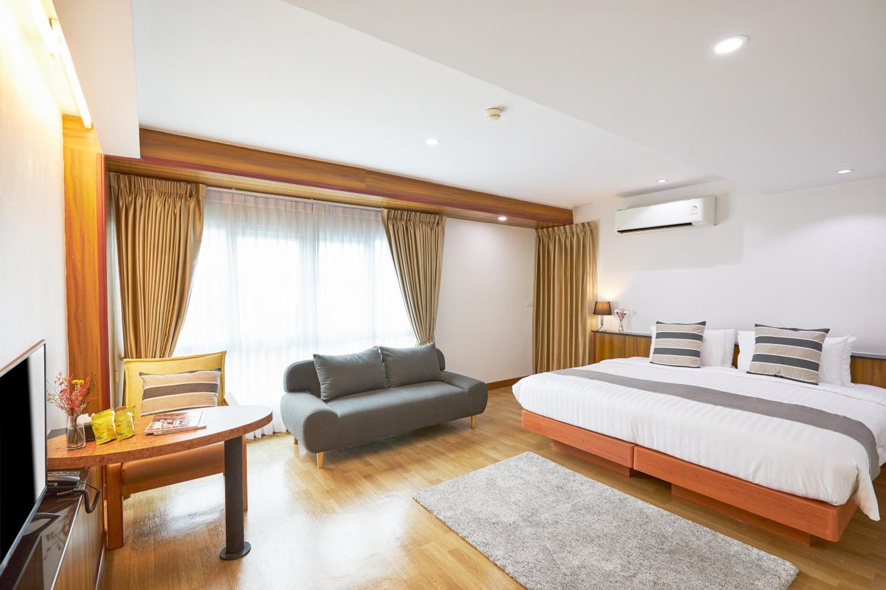 Premium Deluxe King Room photo 1