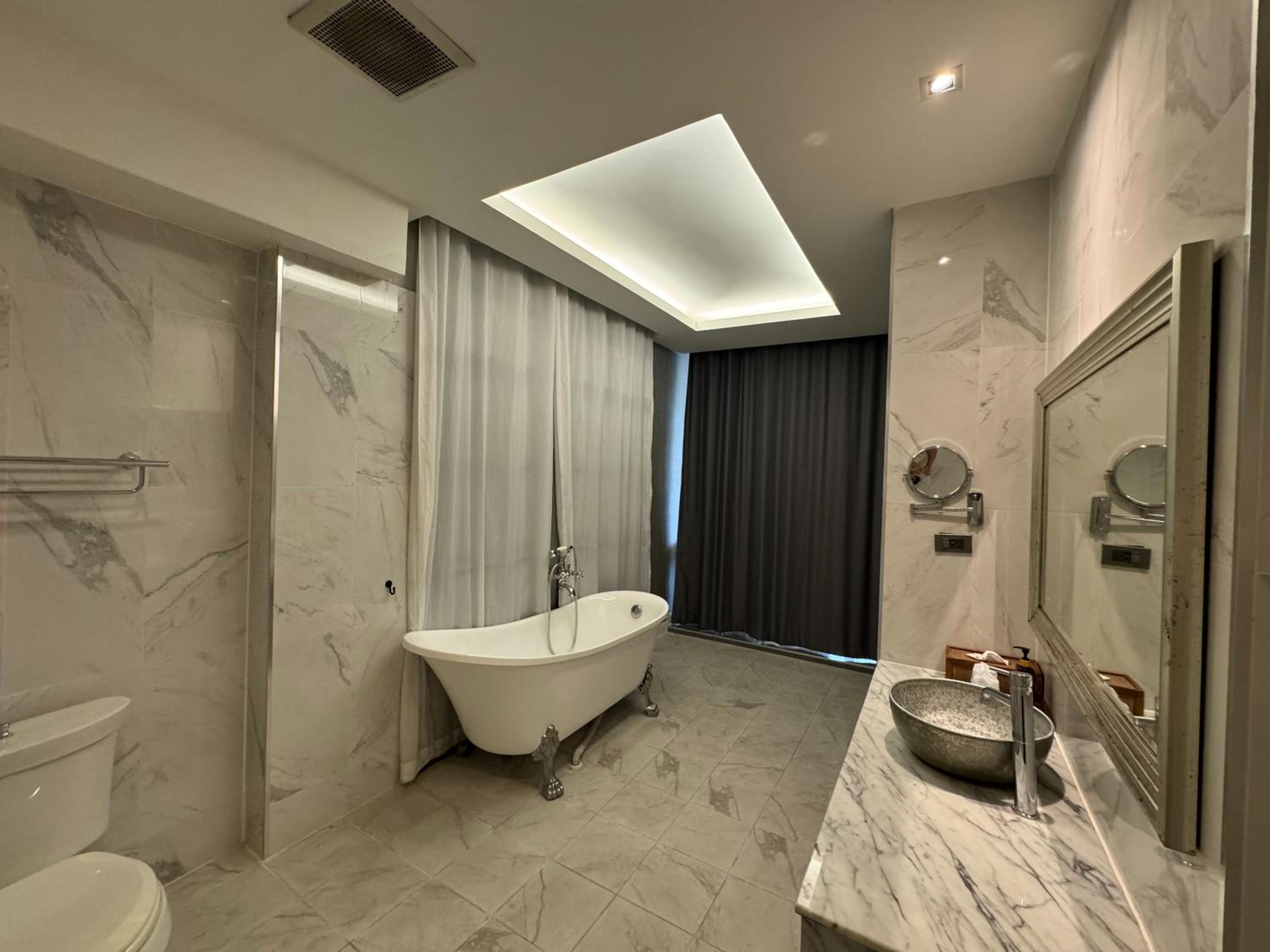 Junior Suite with Terrace - Photo 8