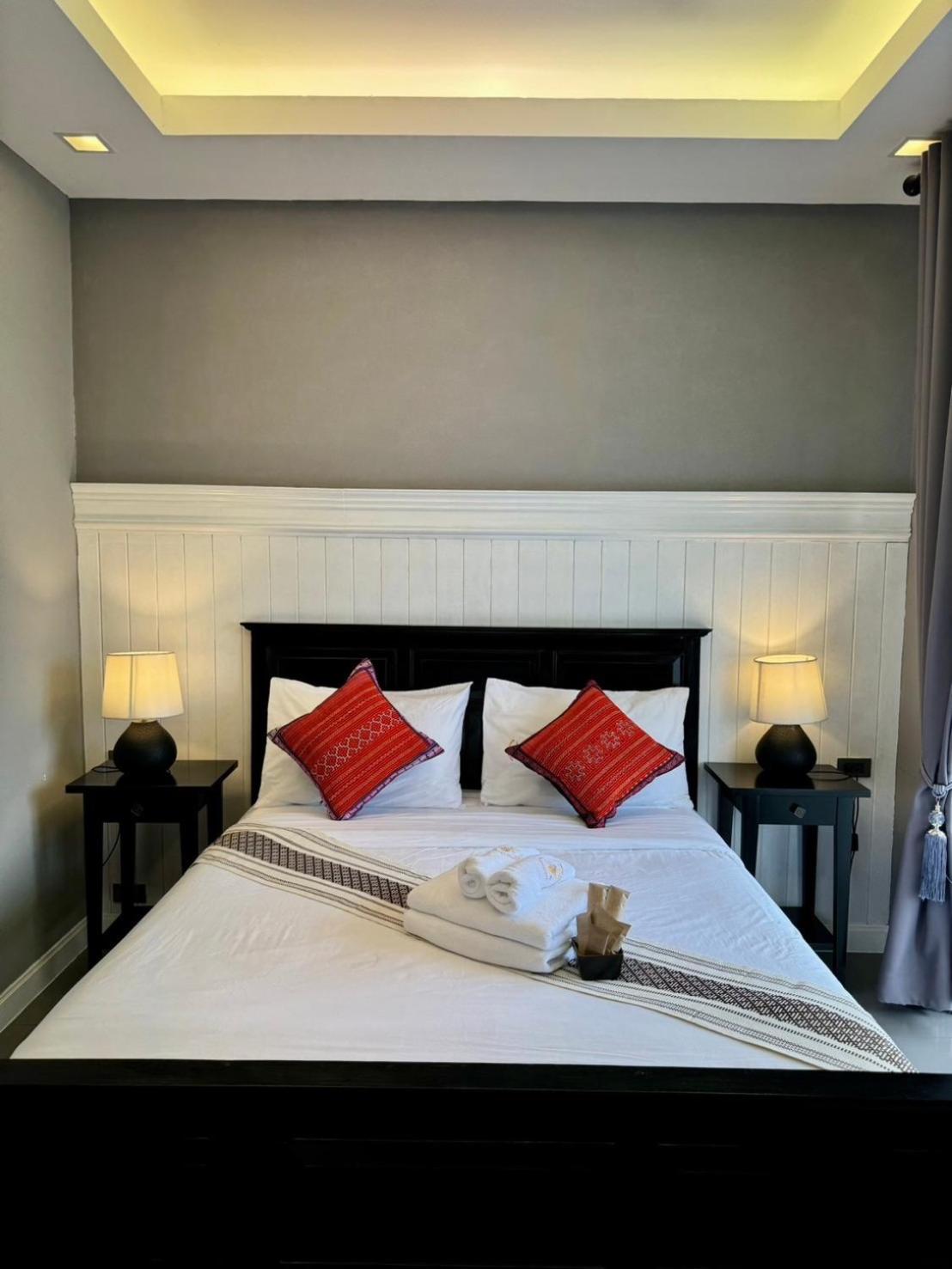 Deluxe Double Room with Balcony - Photo 24