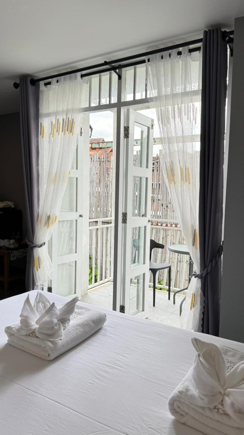 Deluxe Double Room with Balcony - Photo 20