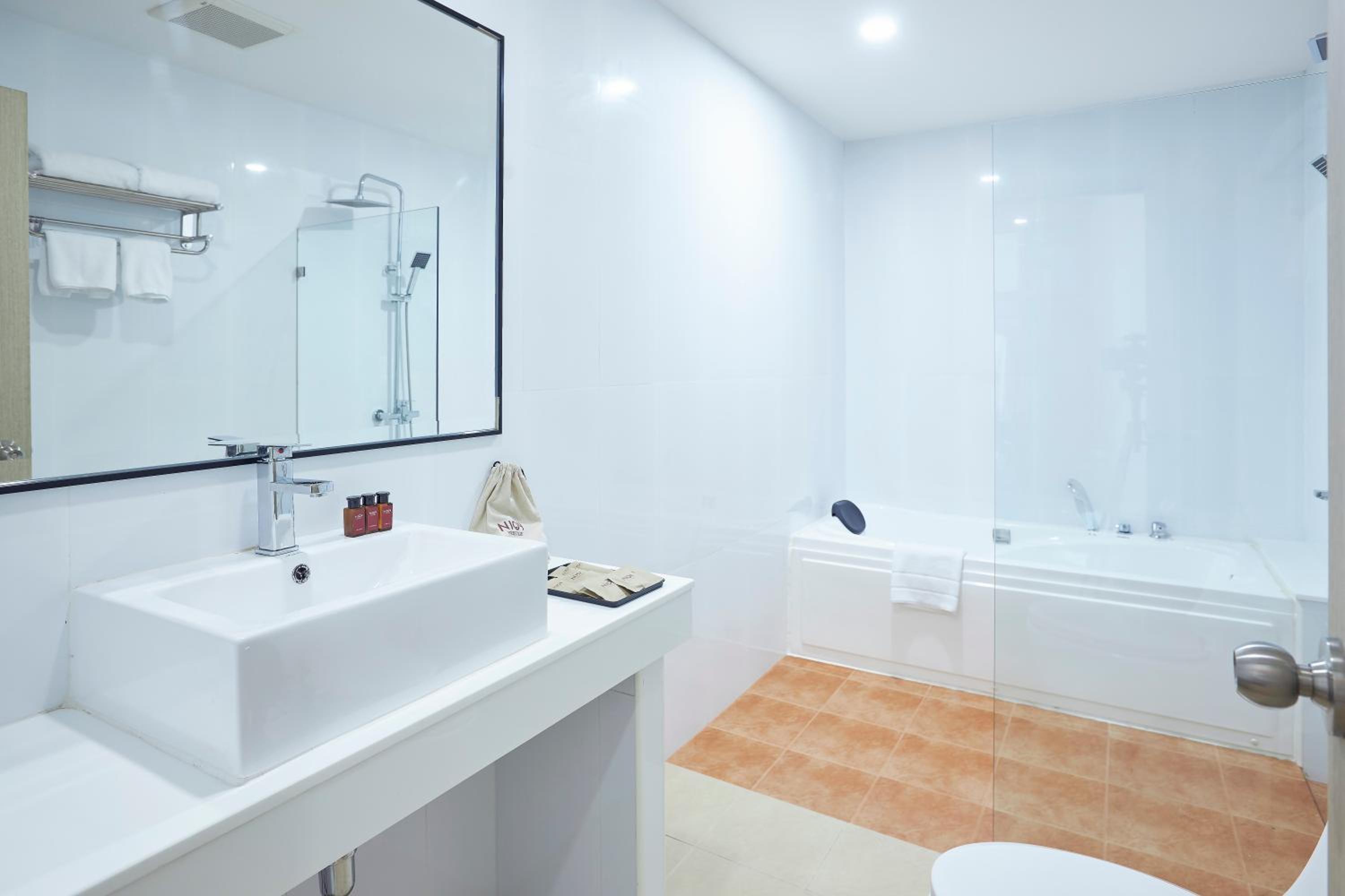 Premium Deluxe King Room photo 3