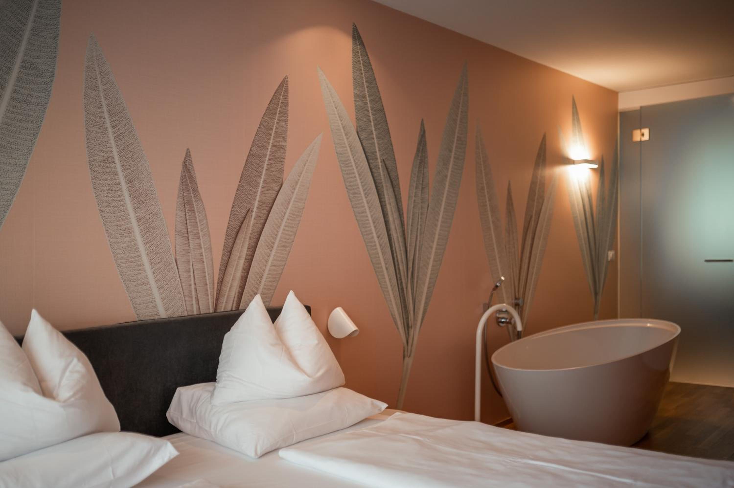 Superior Double Room with Bathtub - Photo 3