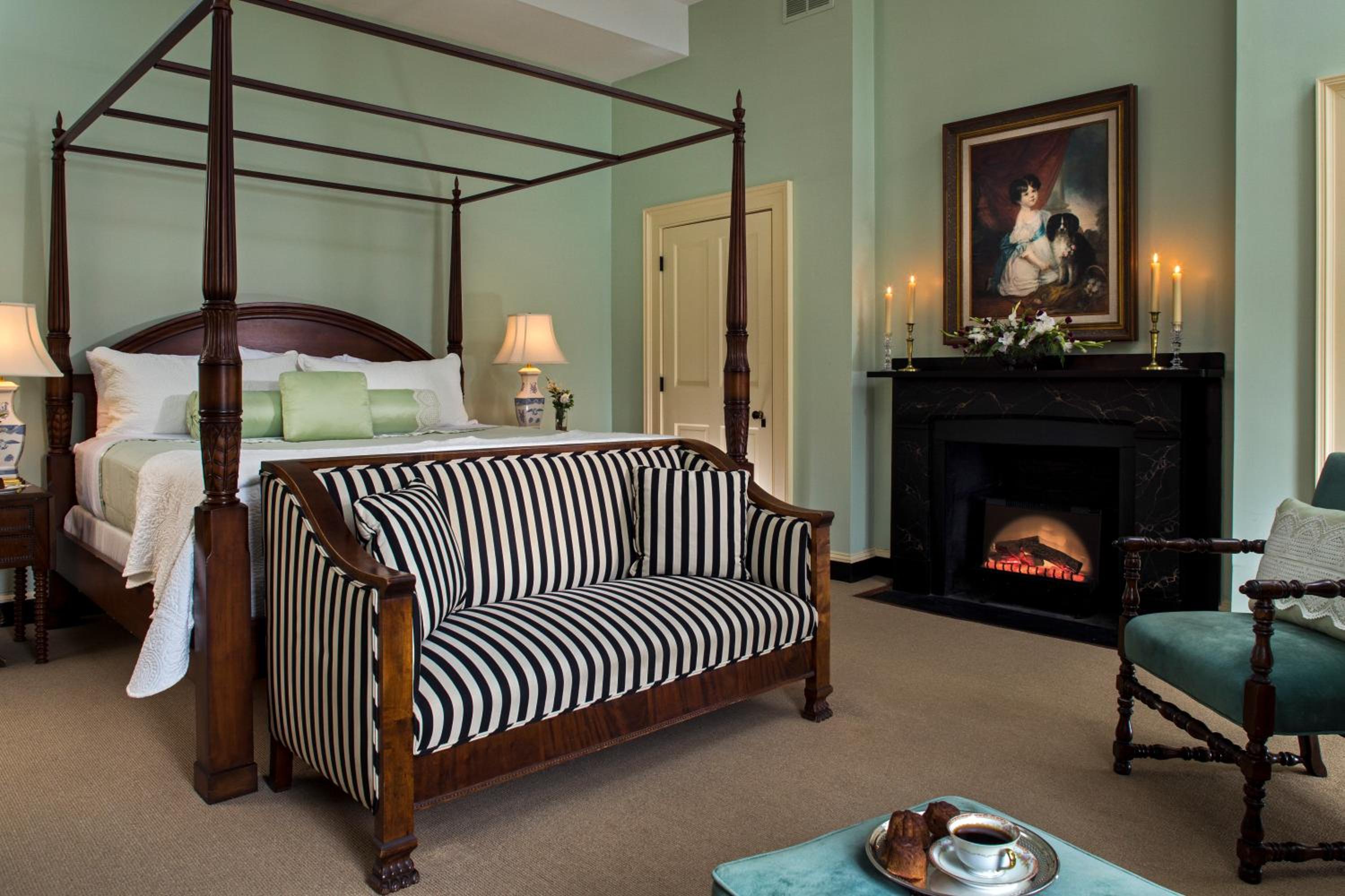 Deluxe King Suite - Photo 1