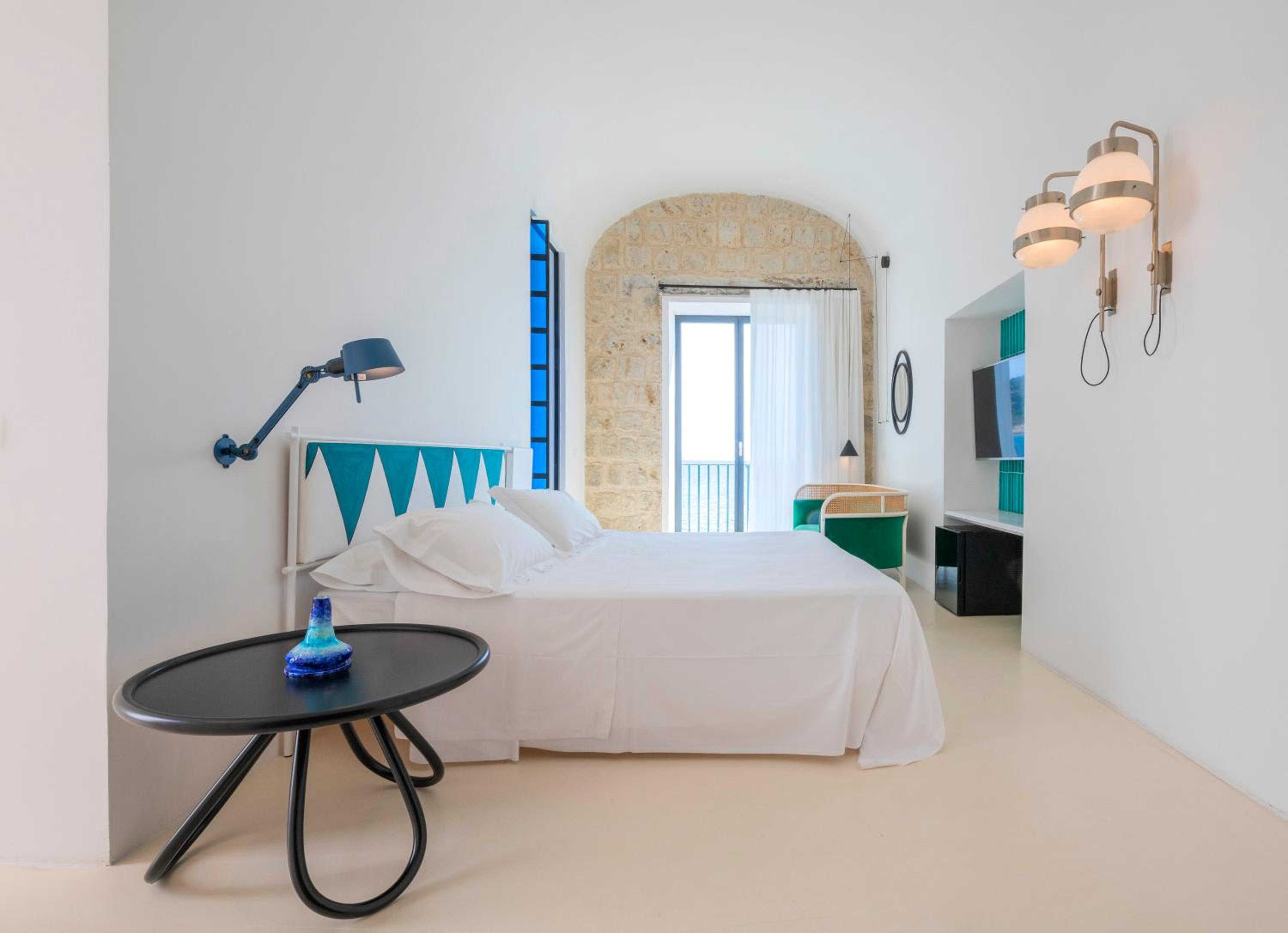 Deluxe Suite with Balcony and Terrace and Sea View - Photo 6