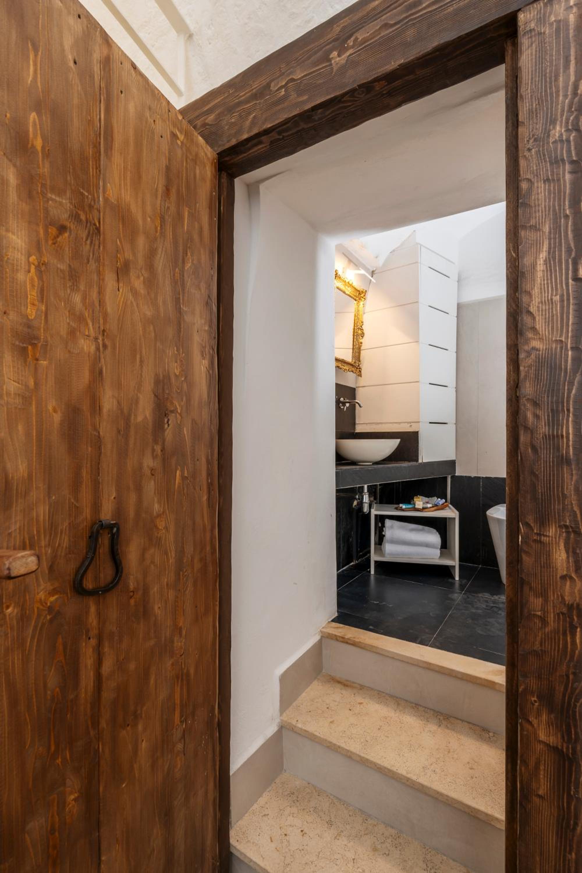 One-Bedroom Apartment - Separate Building - Photo 4