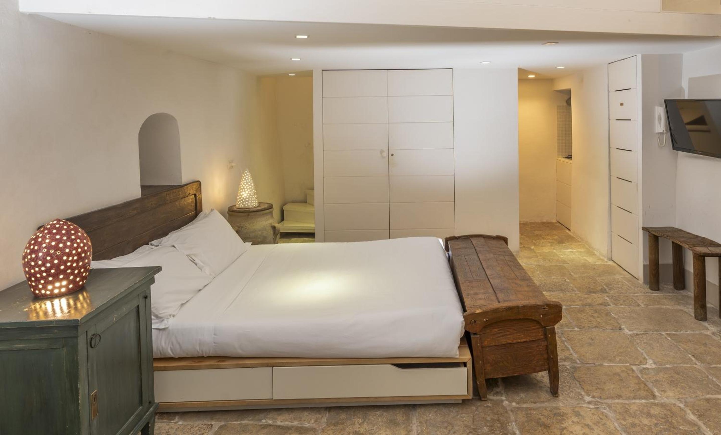 One-Bedroom Apartment - Separate Building - Photo 1