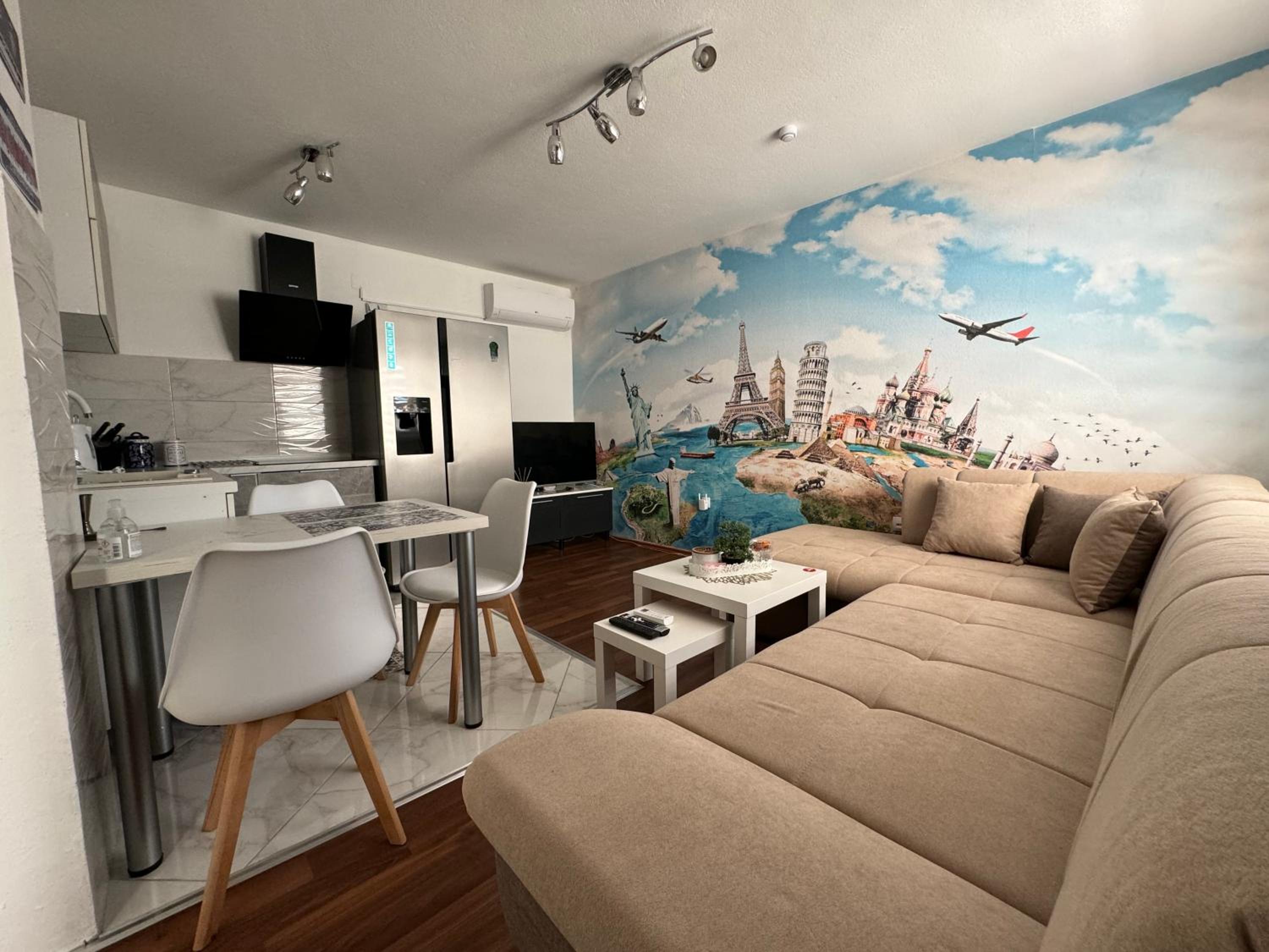 One-Bedroom Apartment photo 1