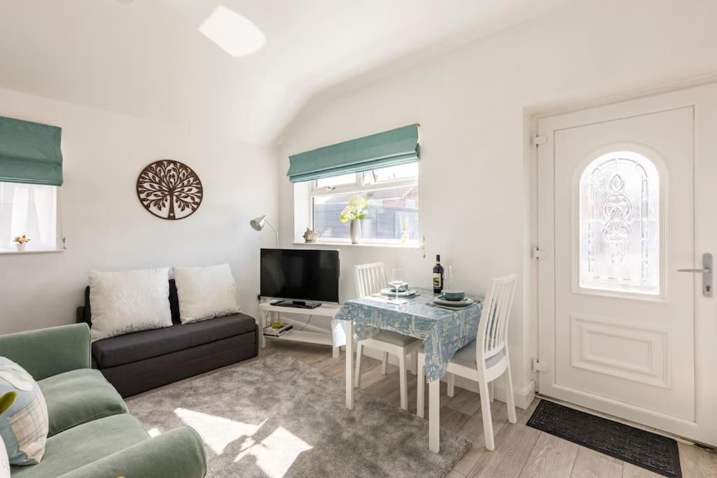 One-Bedroom House photo 2