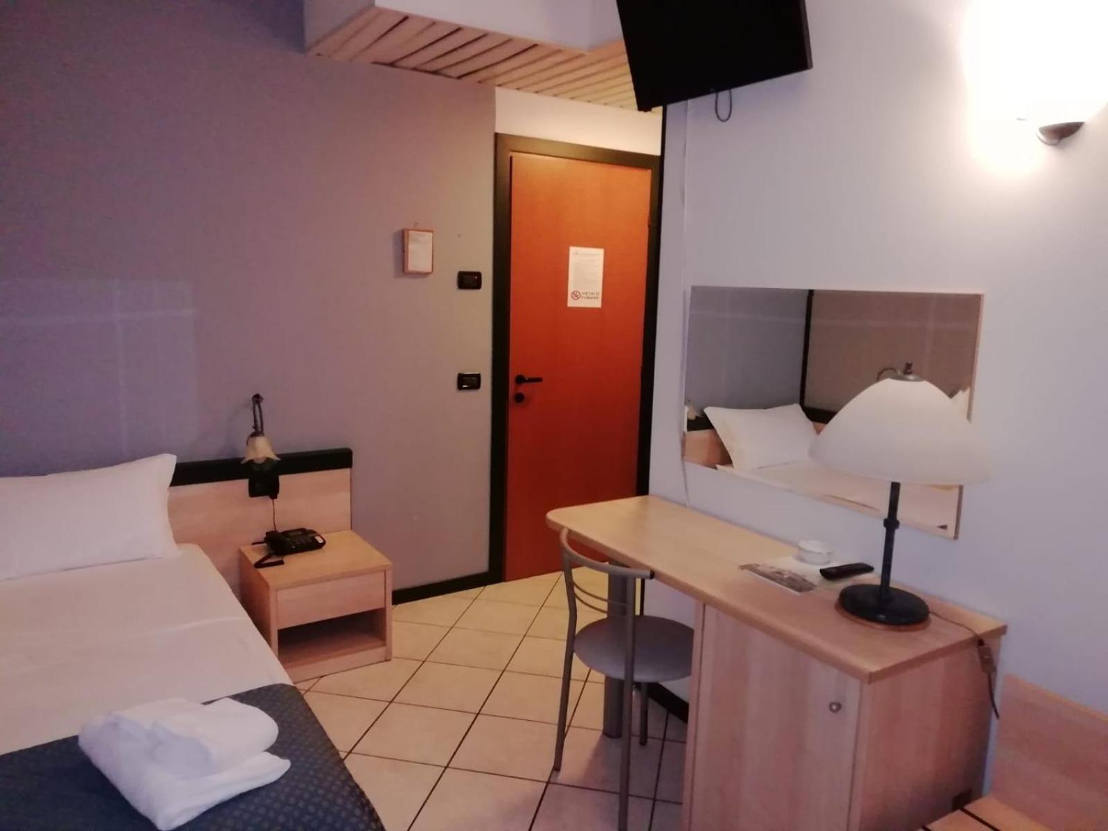 Single Room with Balcony and Street View
