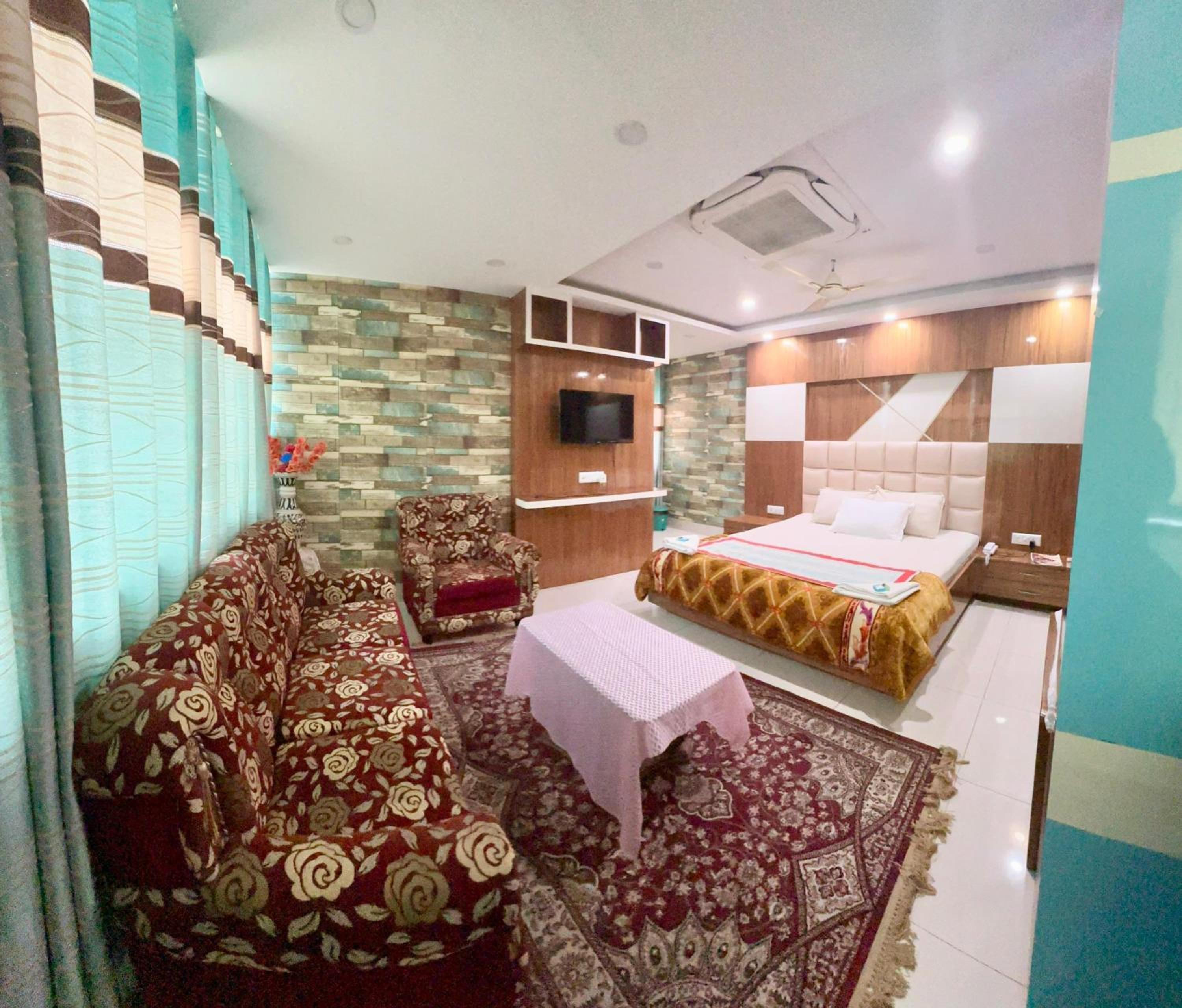 Luxury Triple Room photo 2