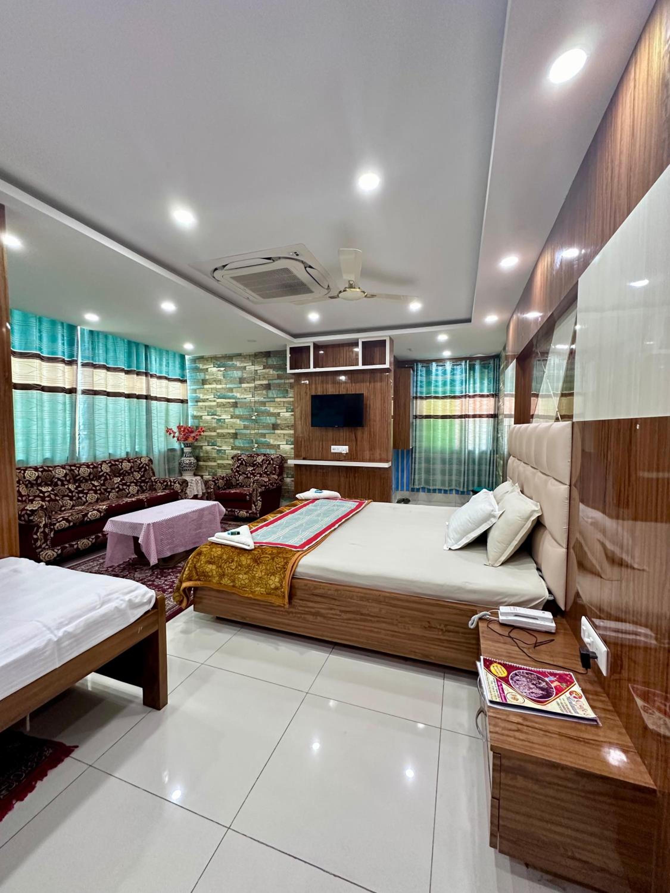 Luxury Triple Room photo 3