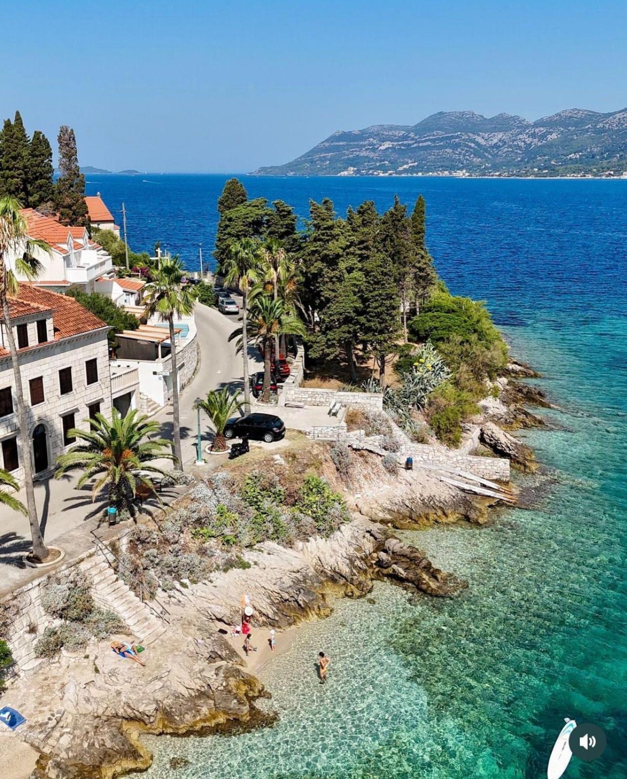 Double or Twin Room with Side Sea View photo 2