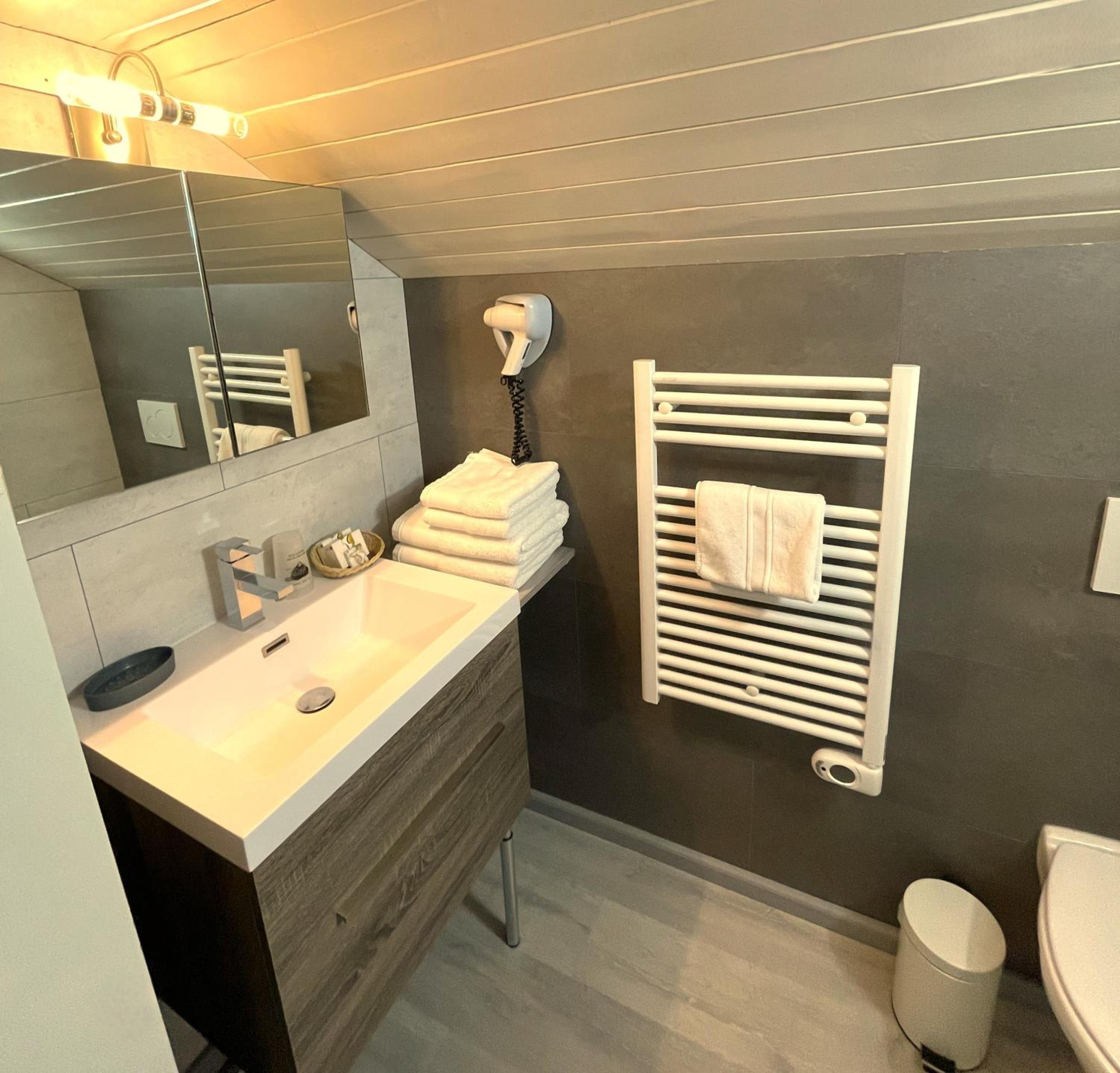 Standard Double Room - Photo 4