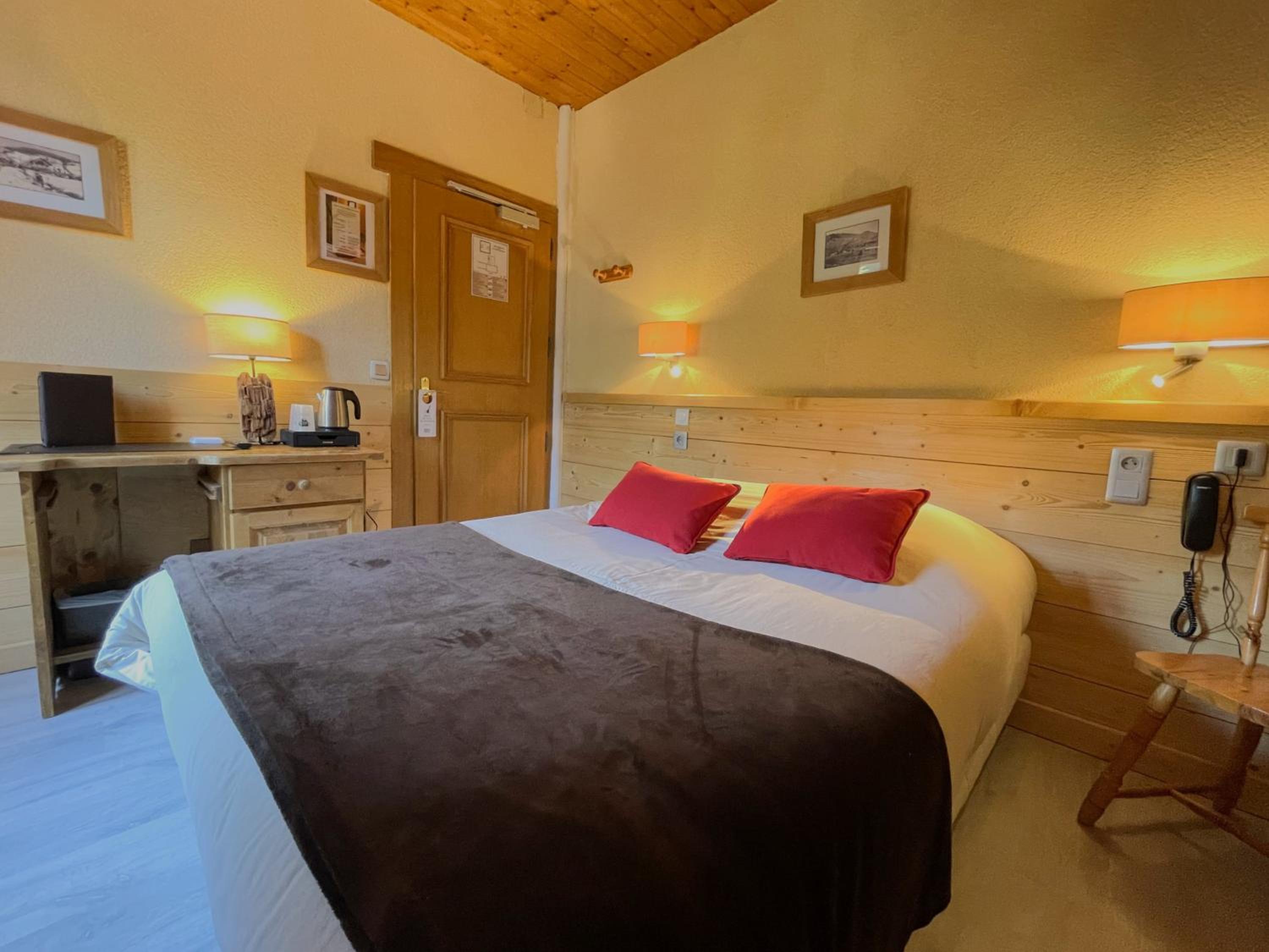 Standard Double Room - Photo 3