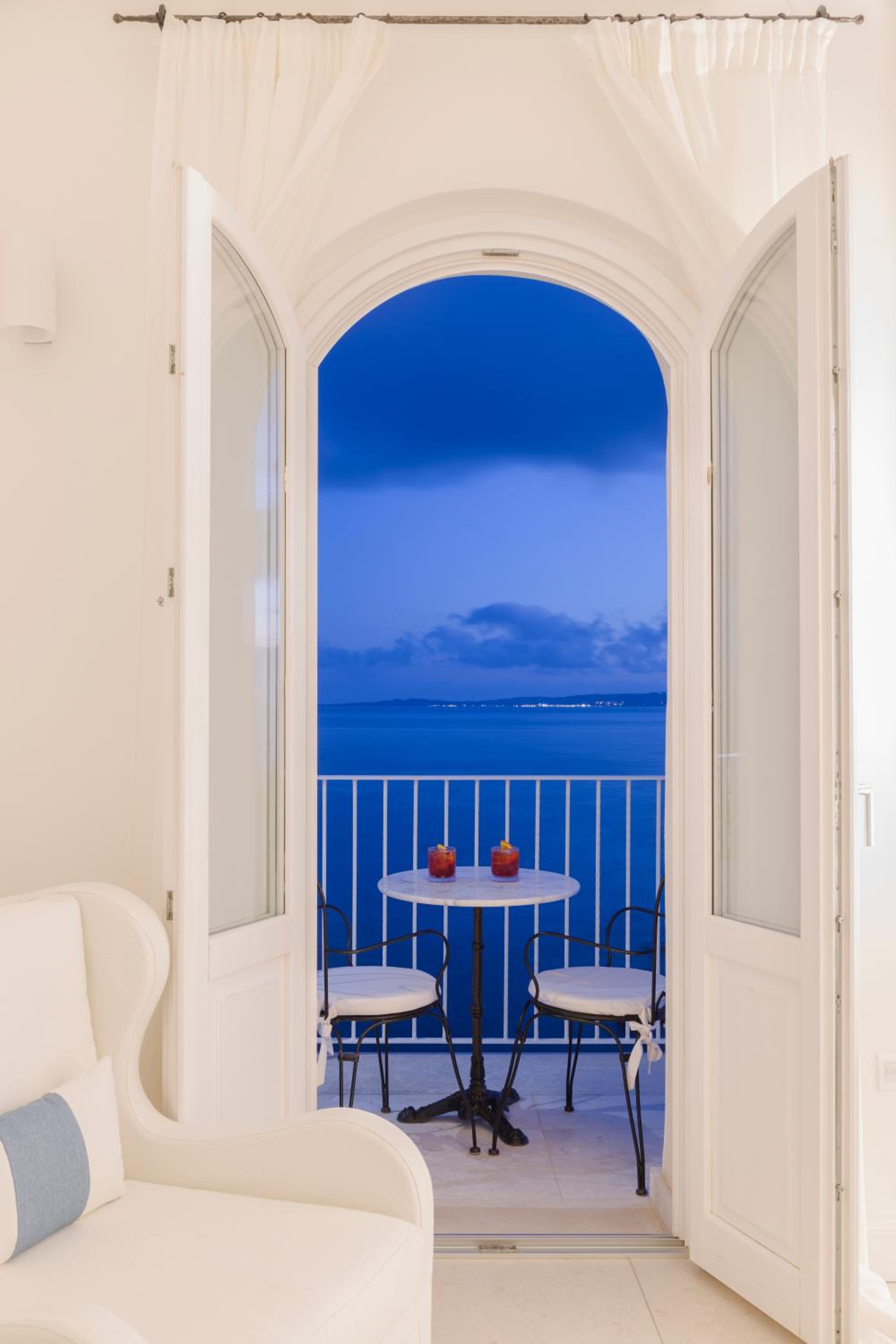 Deluxe Double Room with Balcony and Sea View - Photo 10