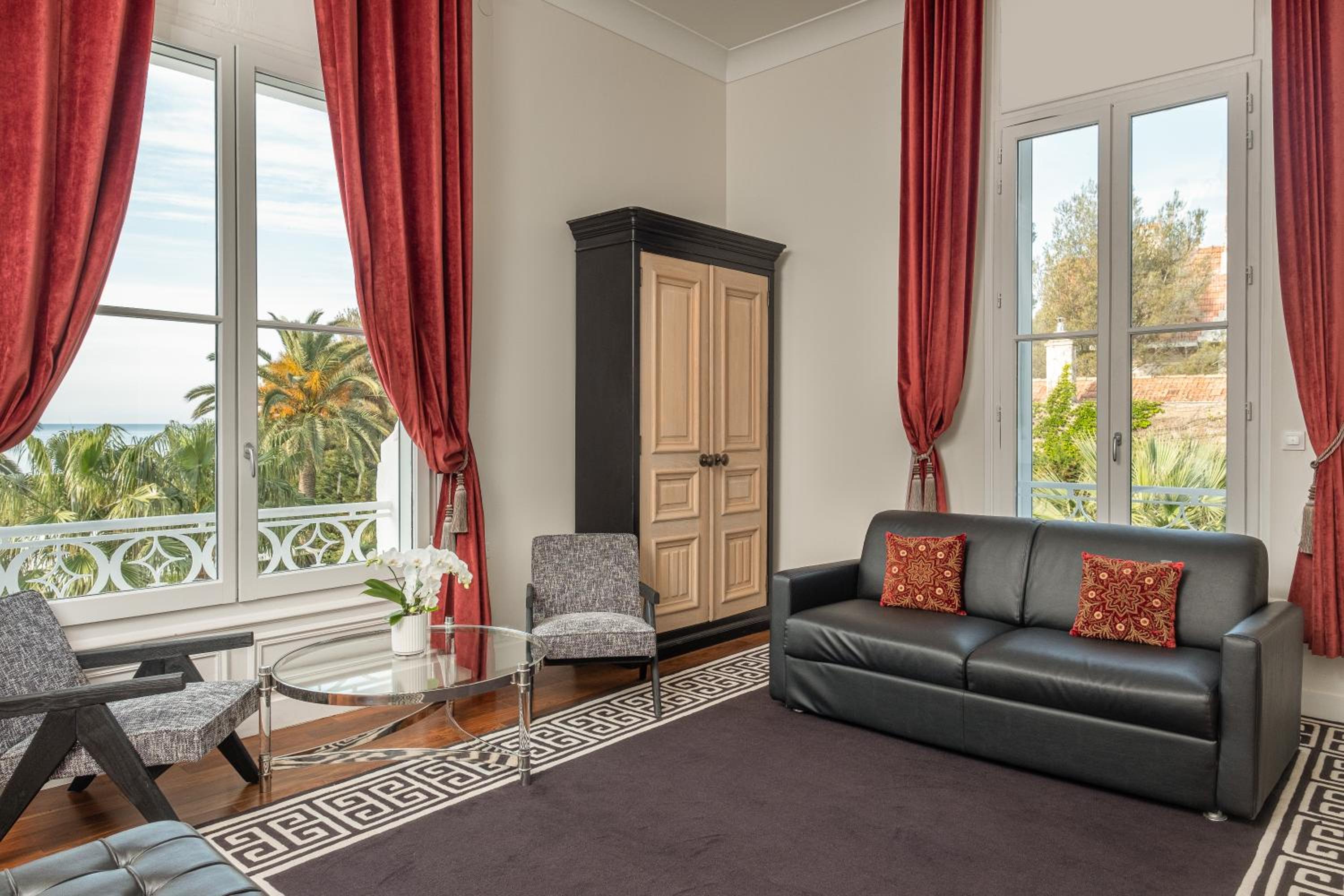 Two Bedroom Family Suite - Access to Snow Park in Ski Dubai for 2 and Lounge Access including Afternoon Tea, Evening Cocktail Hours, Soft Refreshments & Canapes photo 2