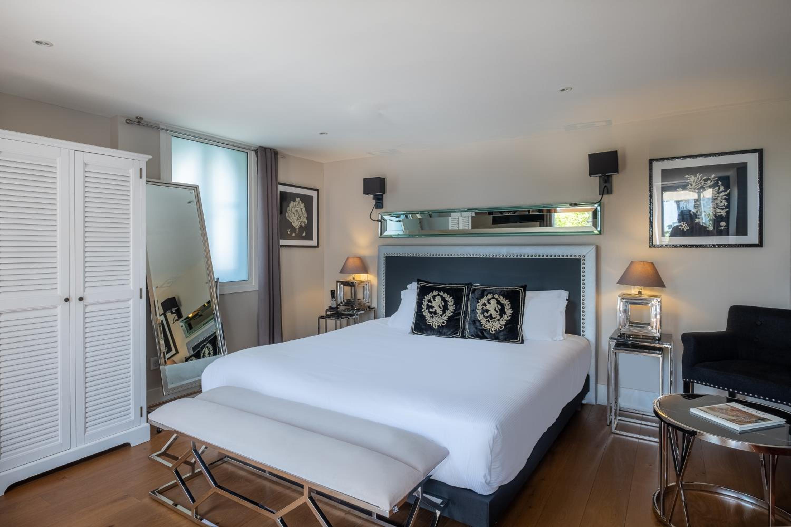 Jacuzzi Terrace Room with Park View photo 1
