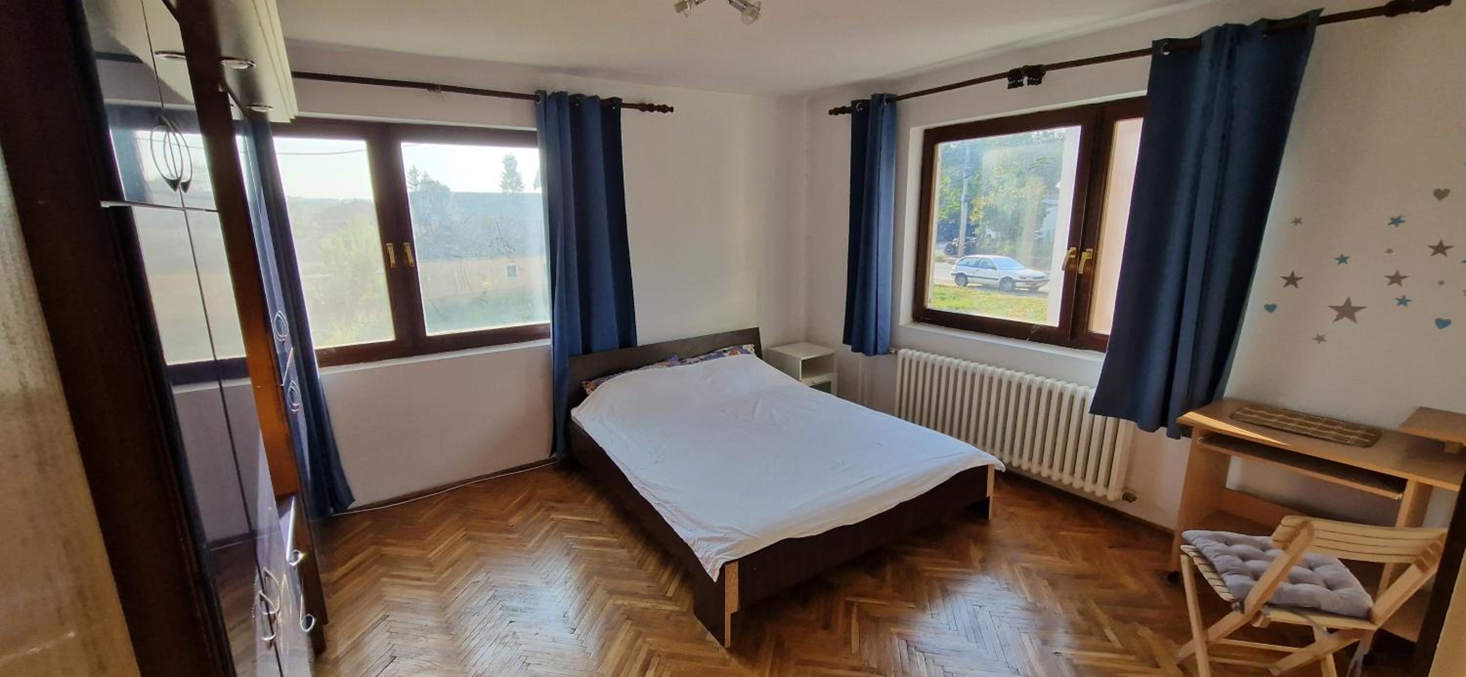 Seven-Bedroom House photo 3