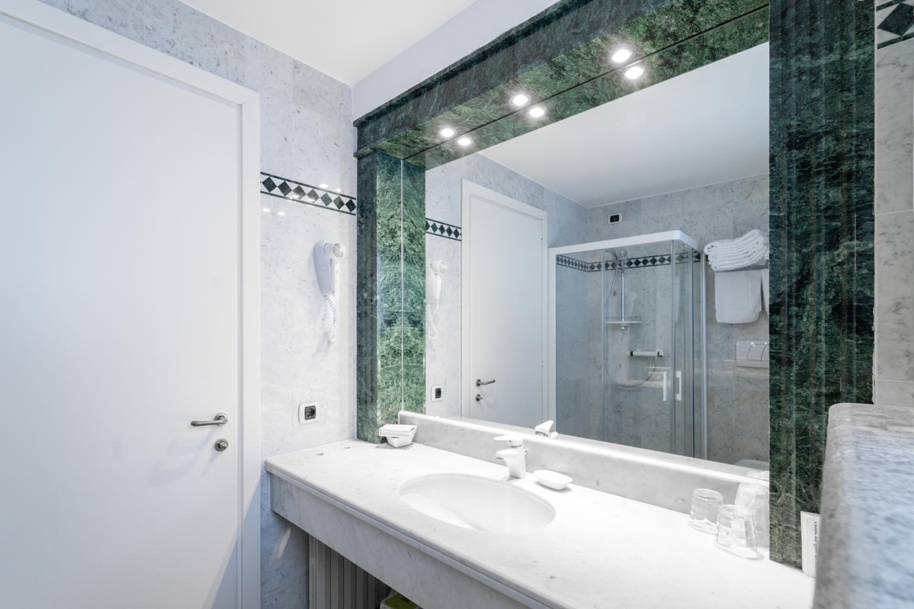 Superior Suite with Spa photo 2