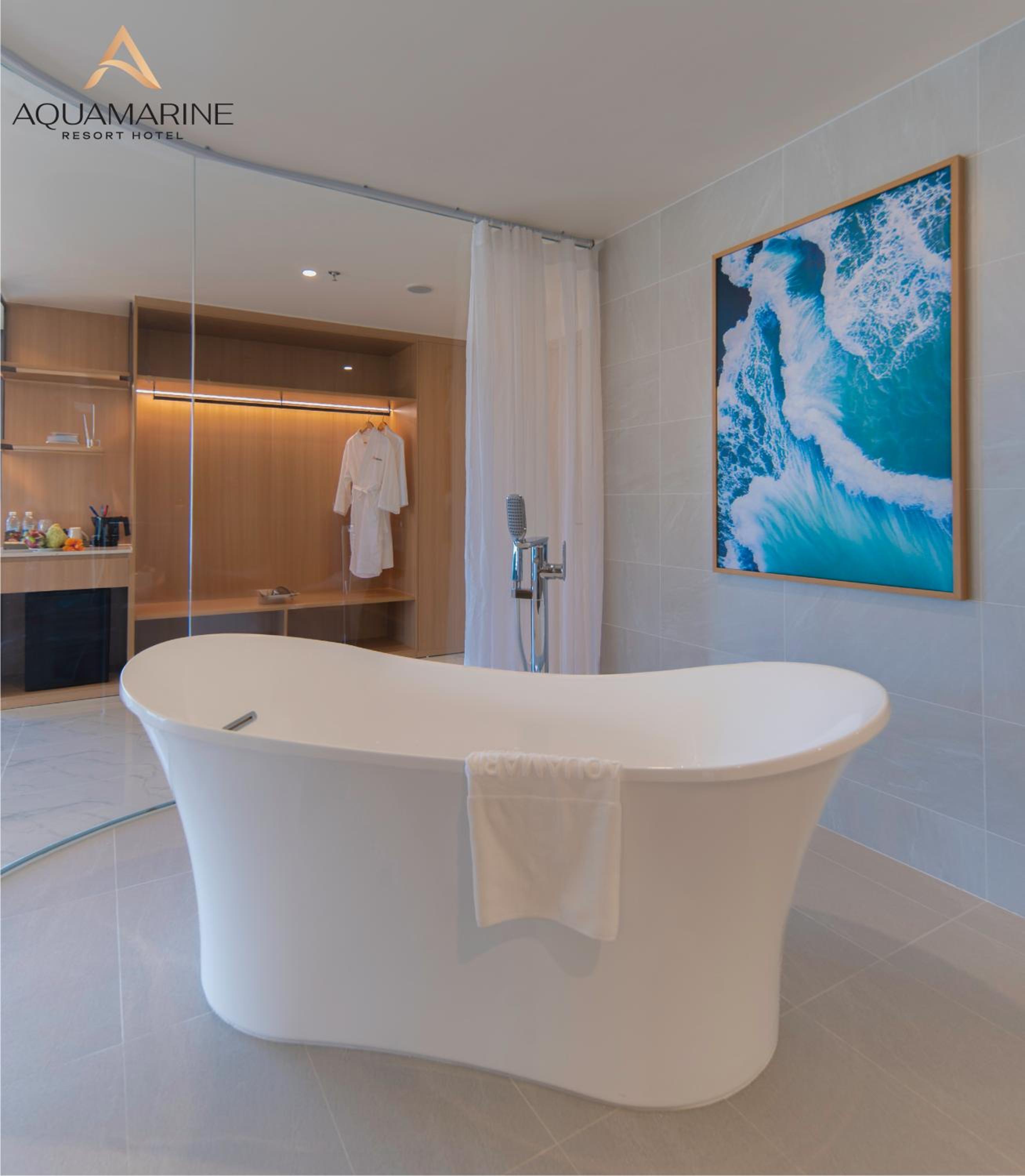 Suite Oceanfront with Bathtub  - Photo 3