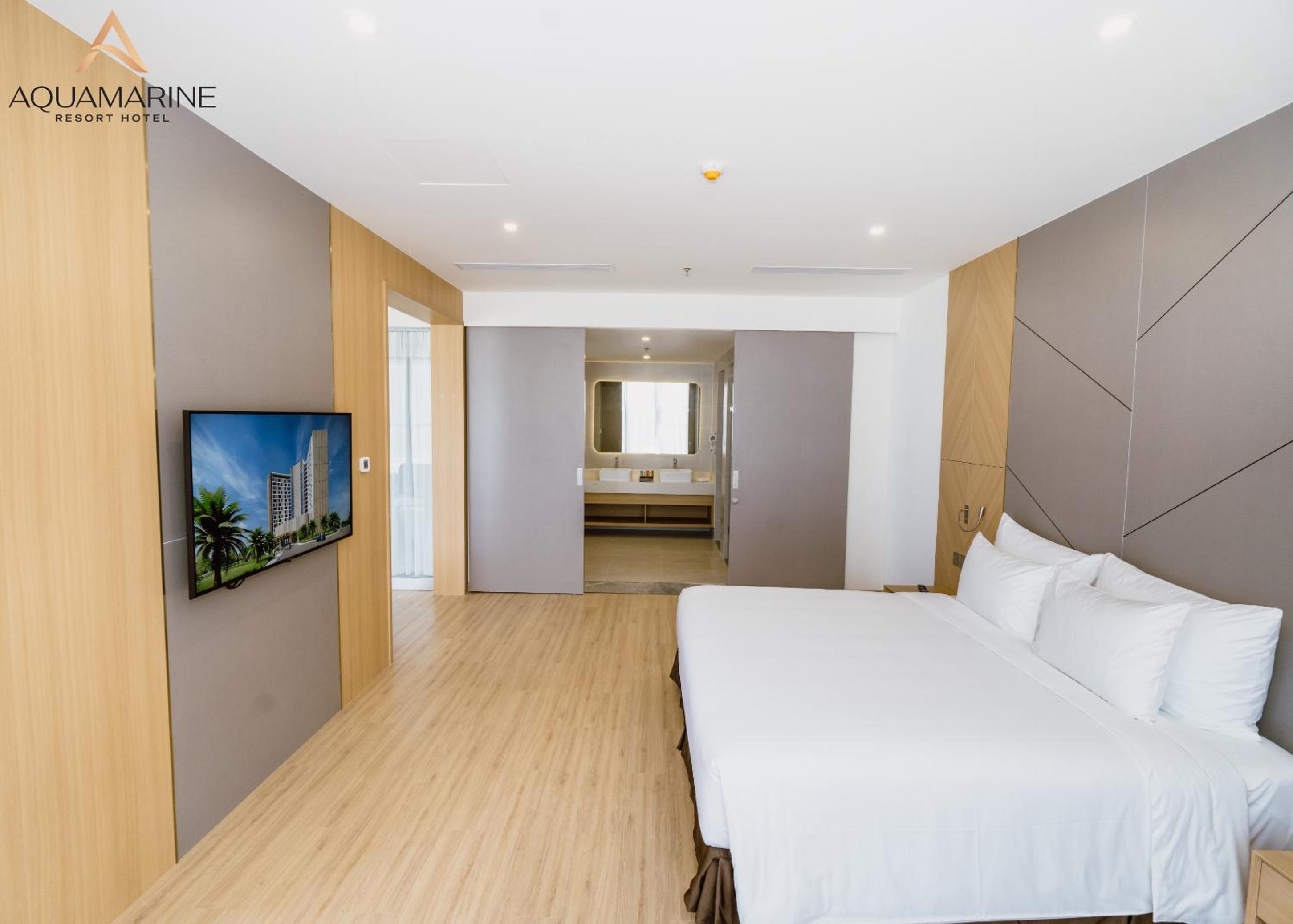 Suite Oceanfront with Bathtub  - Photo 4