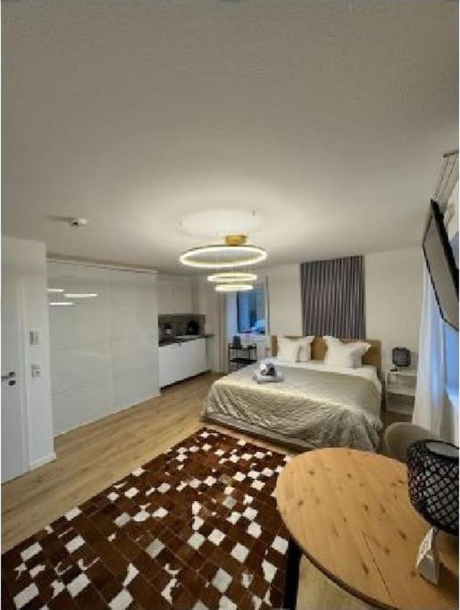 One-Bedroom Apartment photo 1