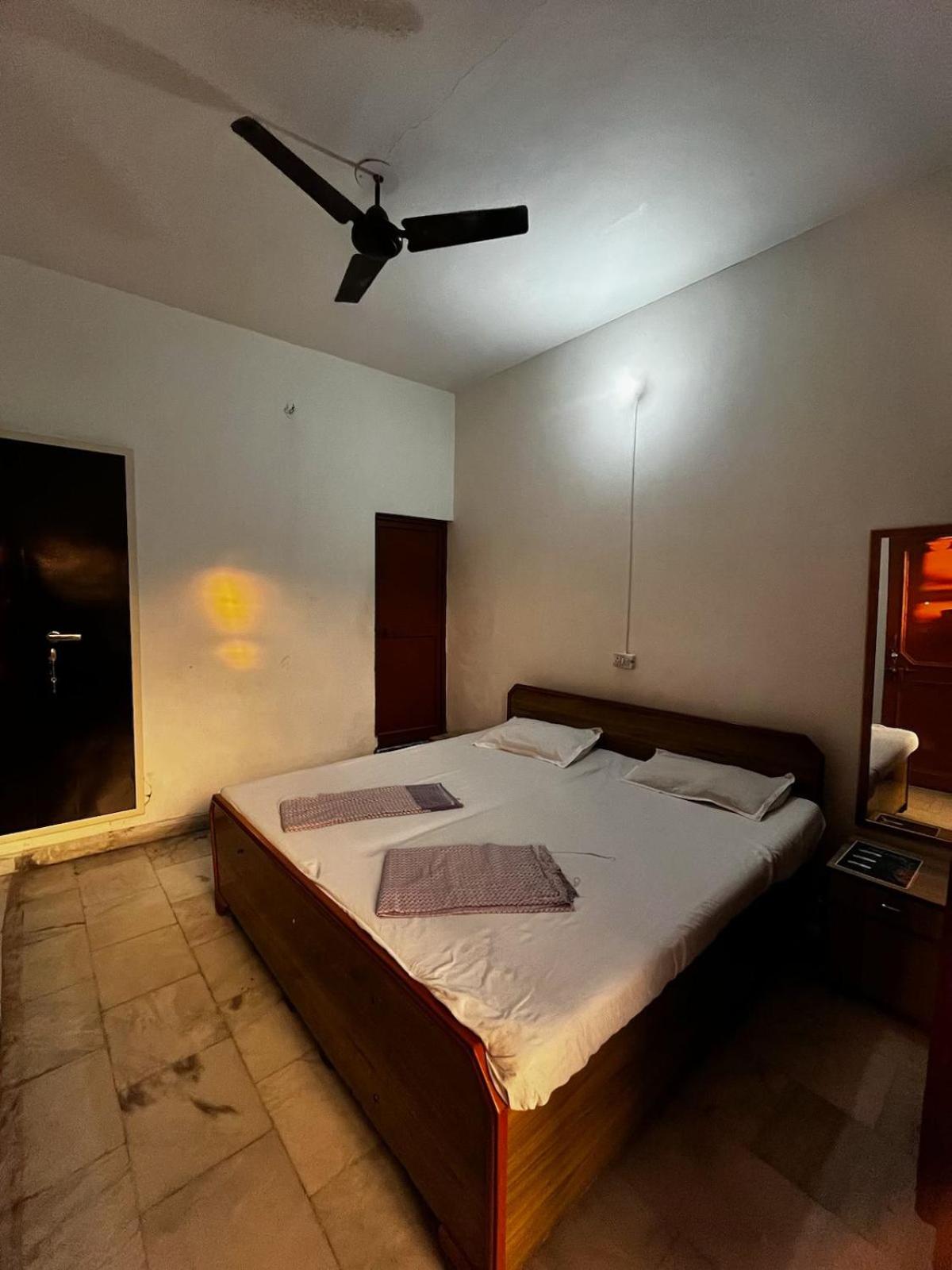 Budget Double Room photo 3