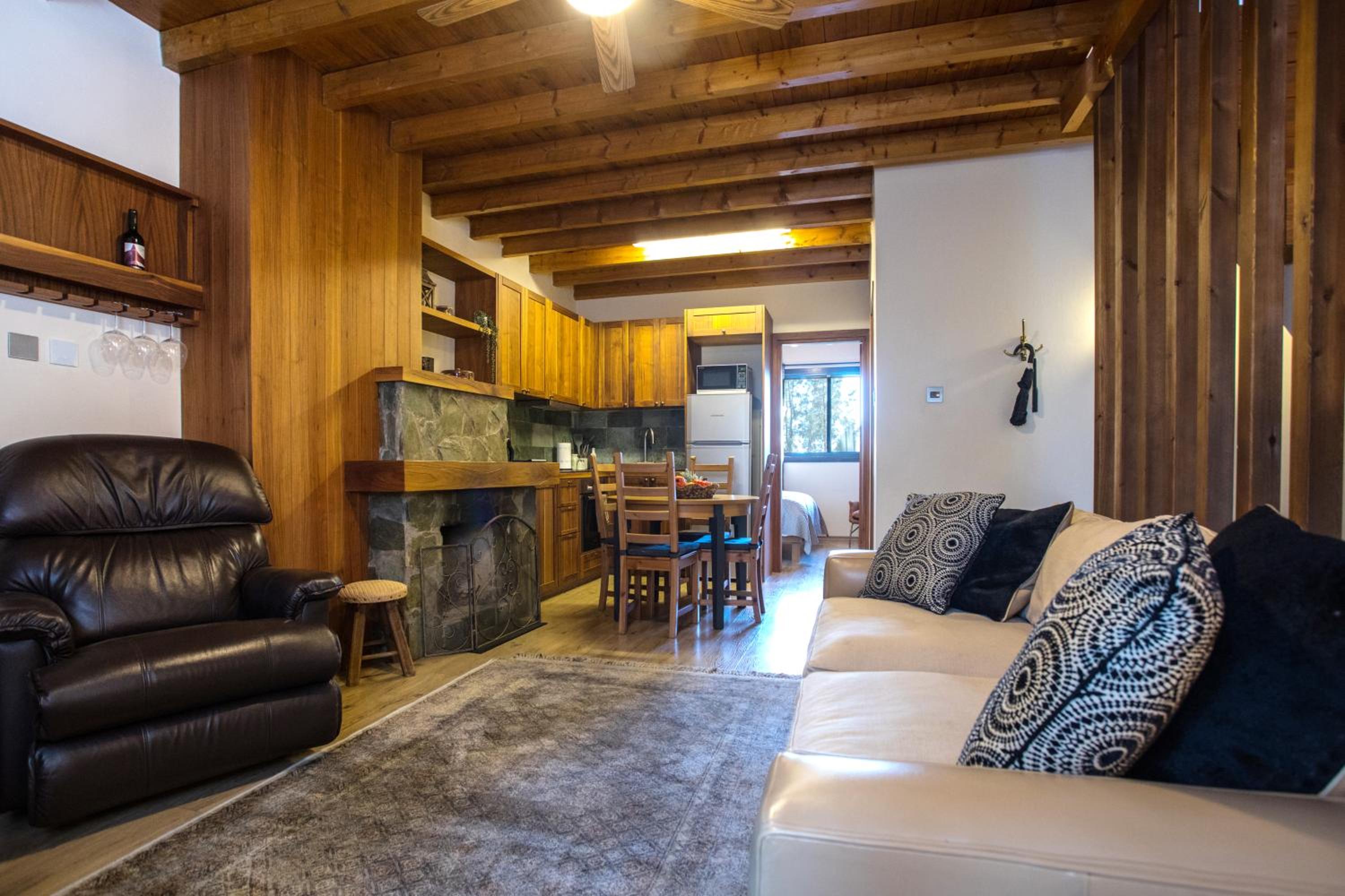 Apartment with Mountain View - Photo 1
