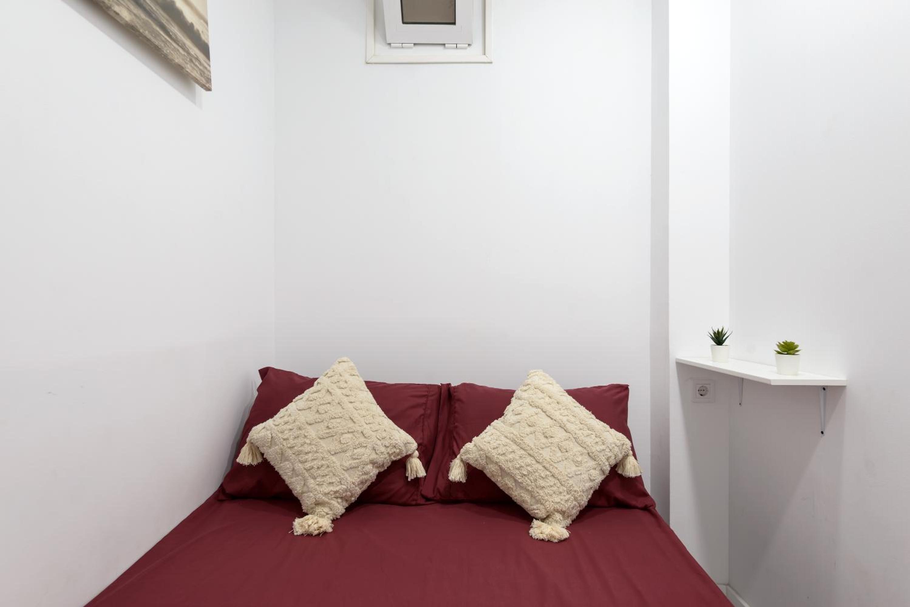 One-Bedroom Apartment photo 2