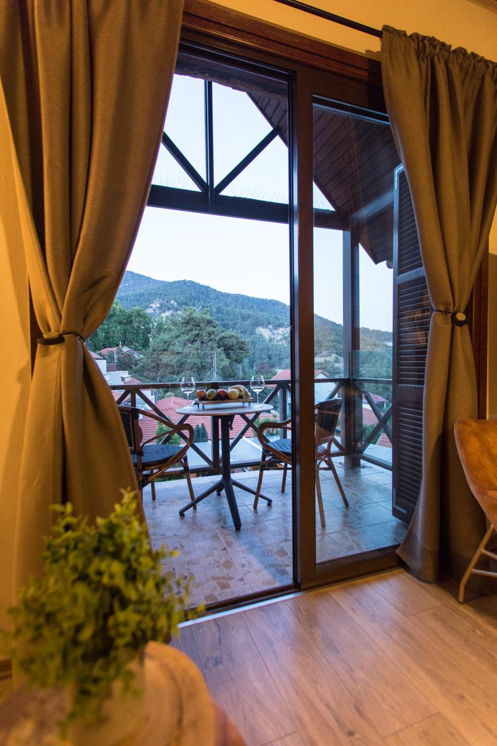 Apartment with Mountain View - Photo 16