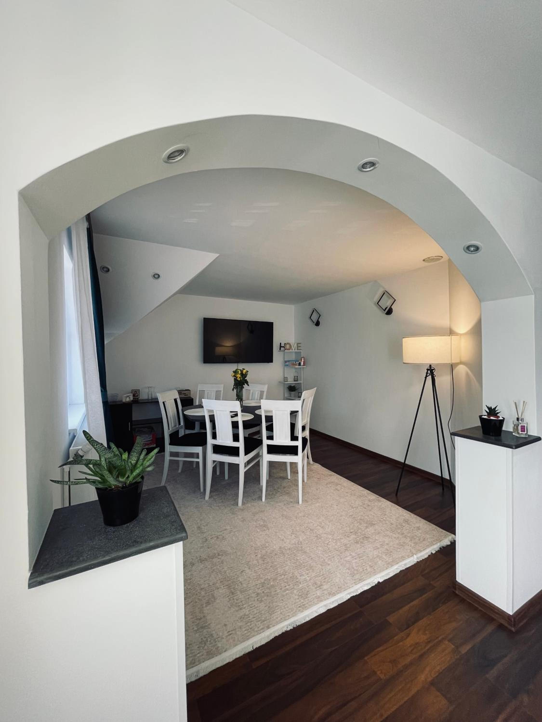 One-Bedroom Apartment photo 1