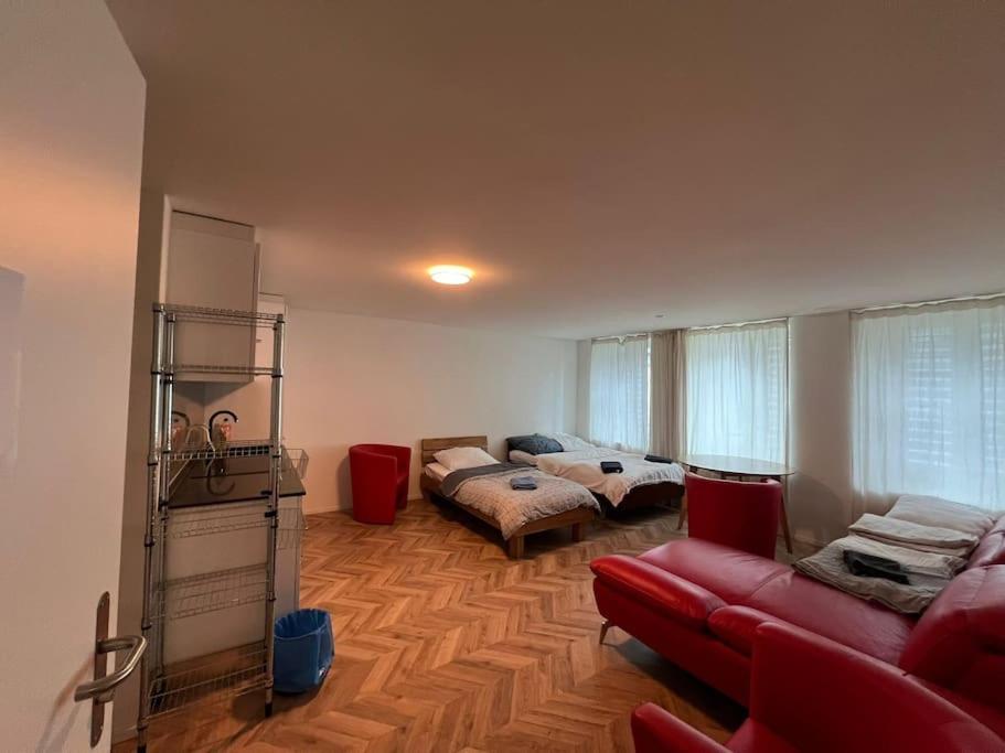 One-Bedroom Apartment photo 1