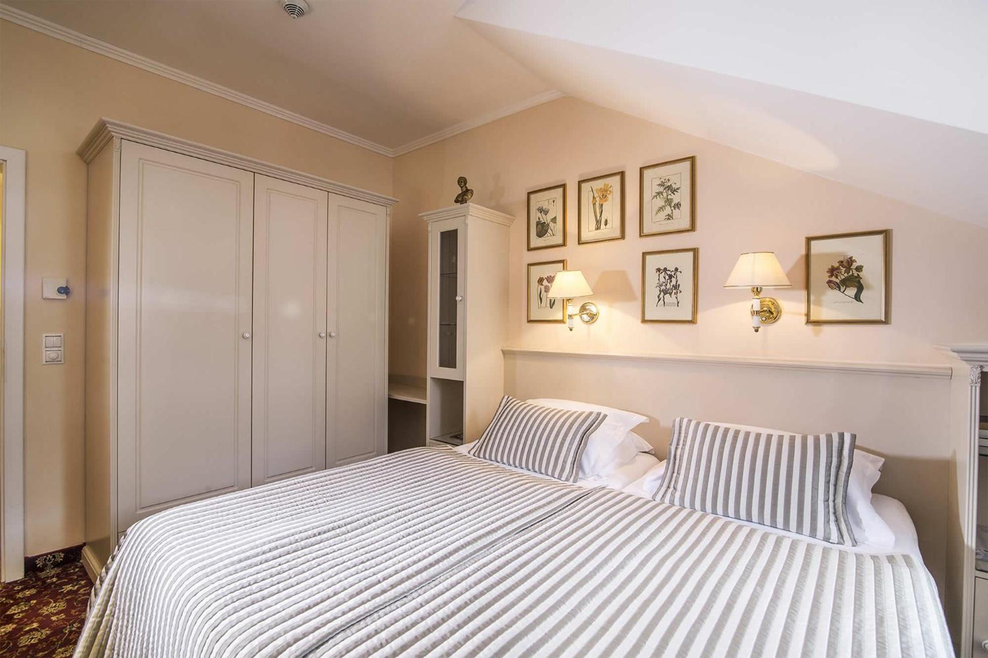 Economy Twin Room - Photo 3