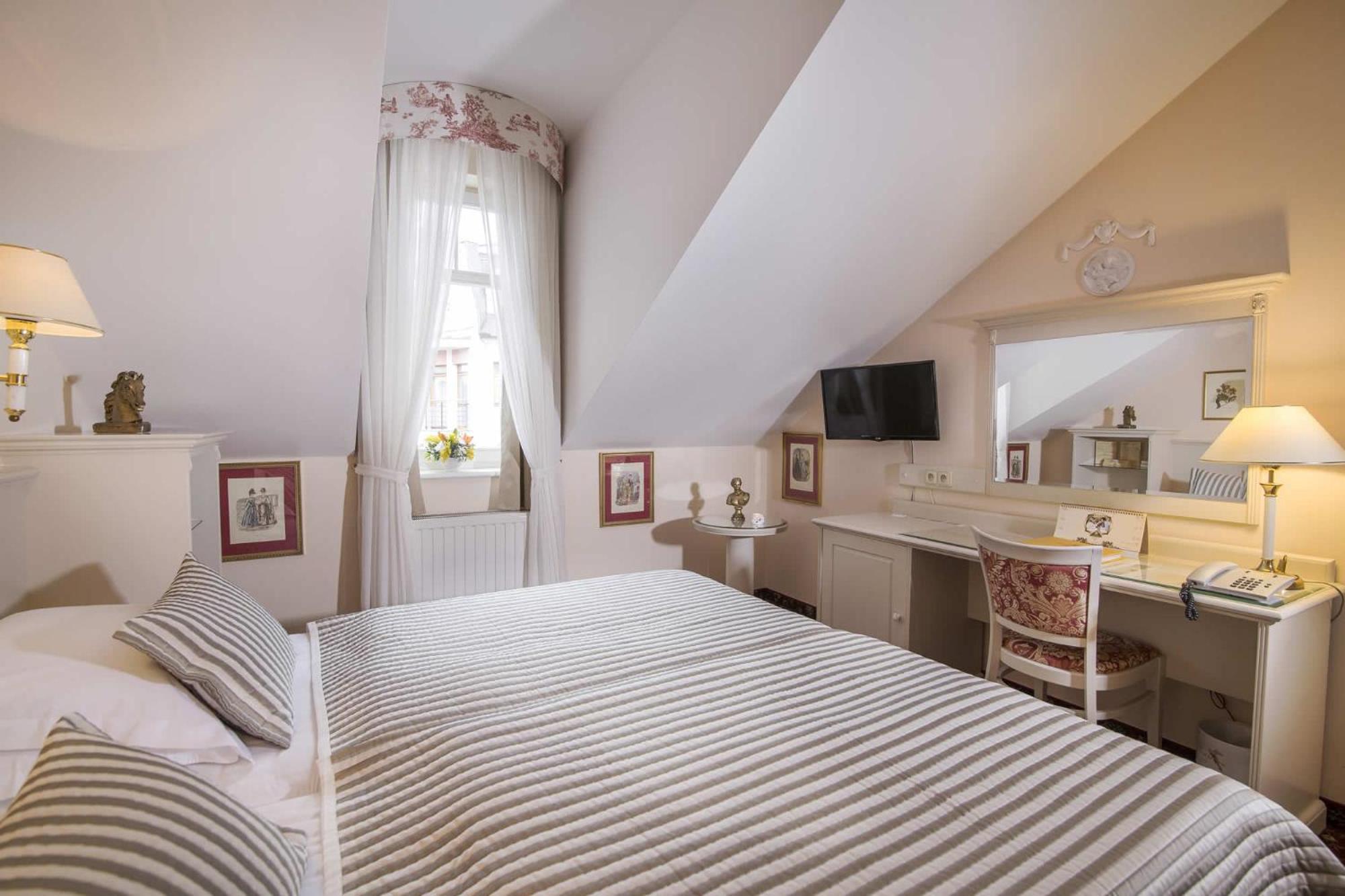 Economy Twin Room - Photo 2