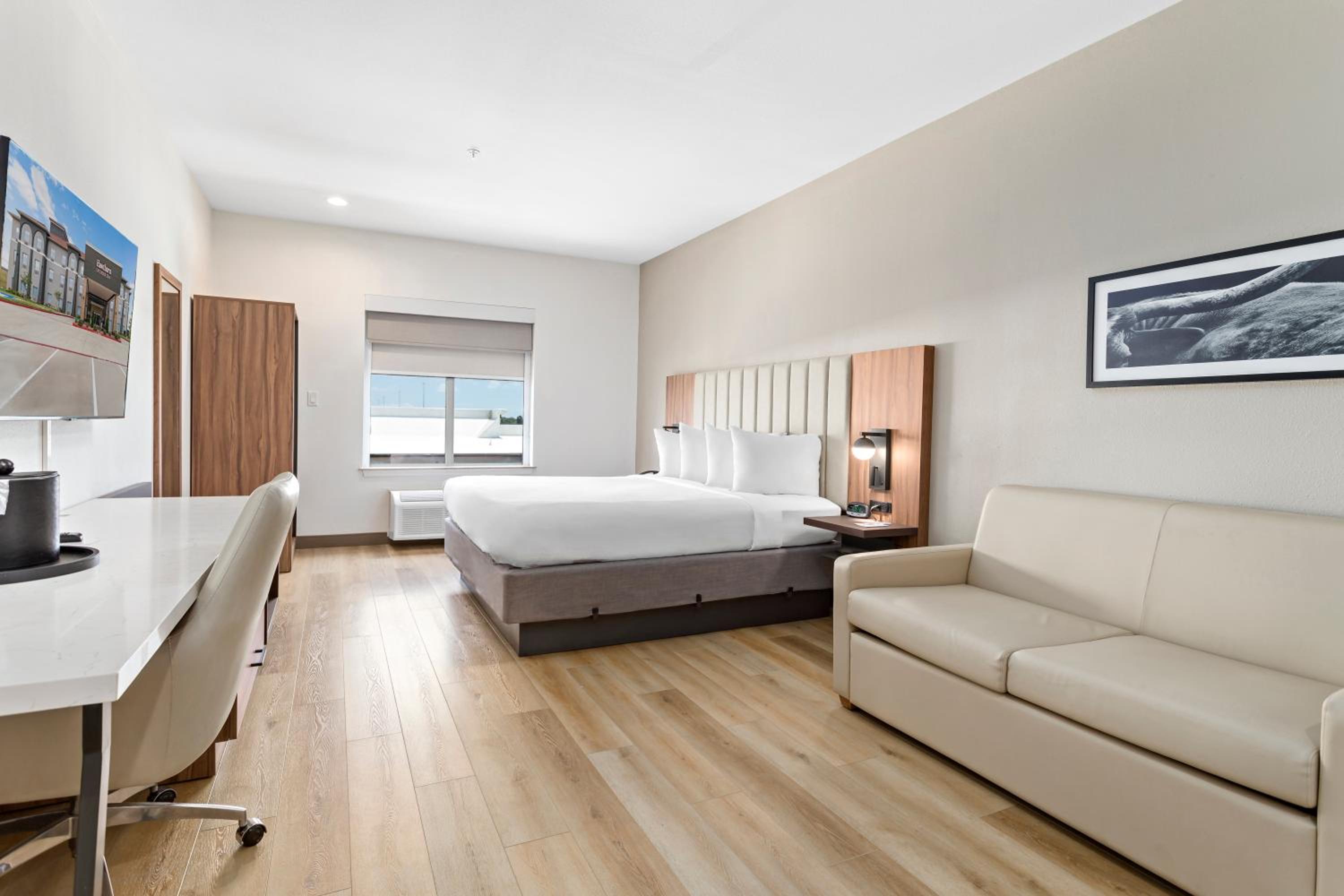 King Suite - Non-Smoking - Photo 1