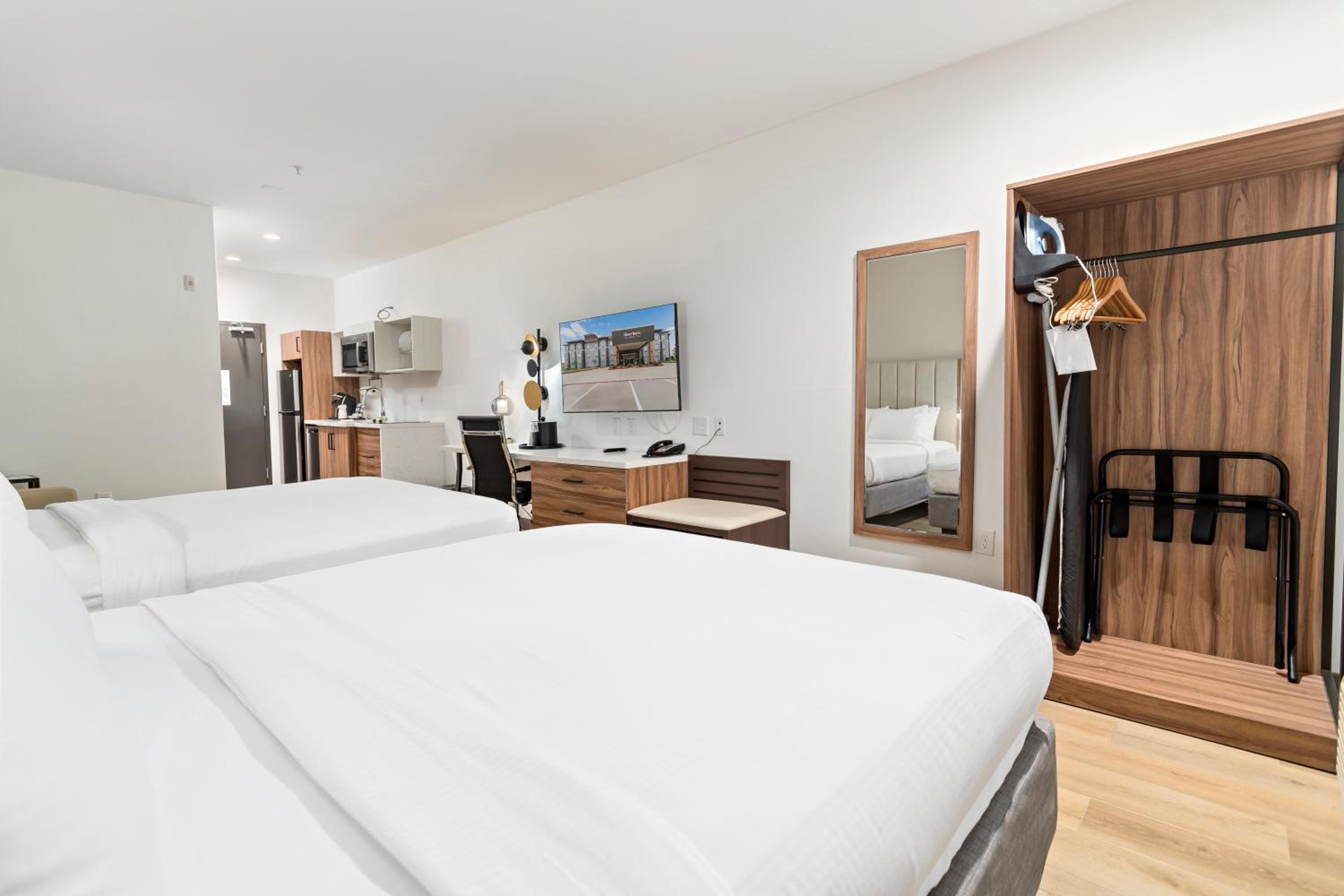 Studio Suite with Two Queen Beds - Non-Smoking - Photo 3