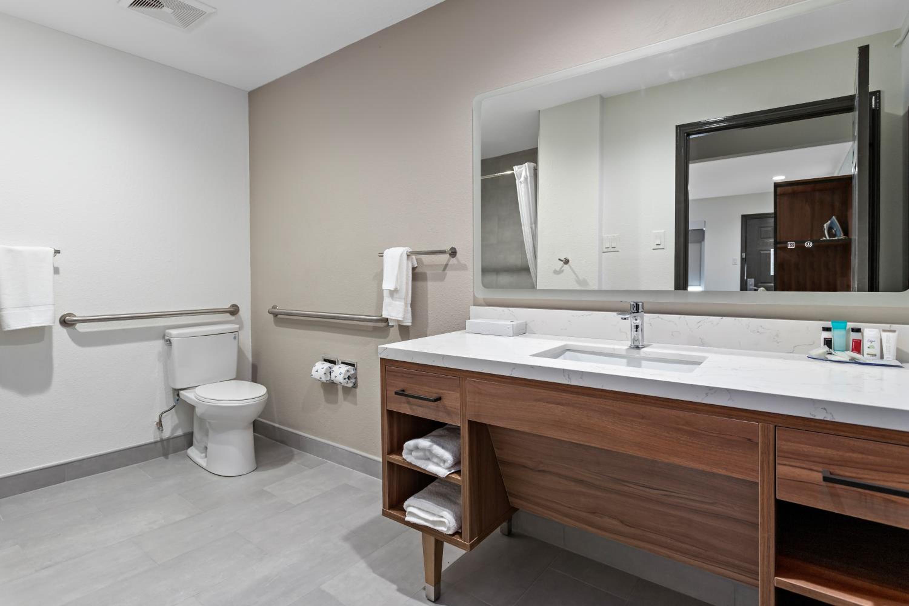 King Efficiency Suite with Mobility Hearing Access, Non-Smoking - Photo 6