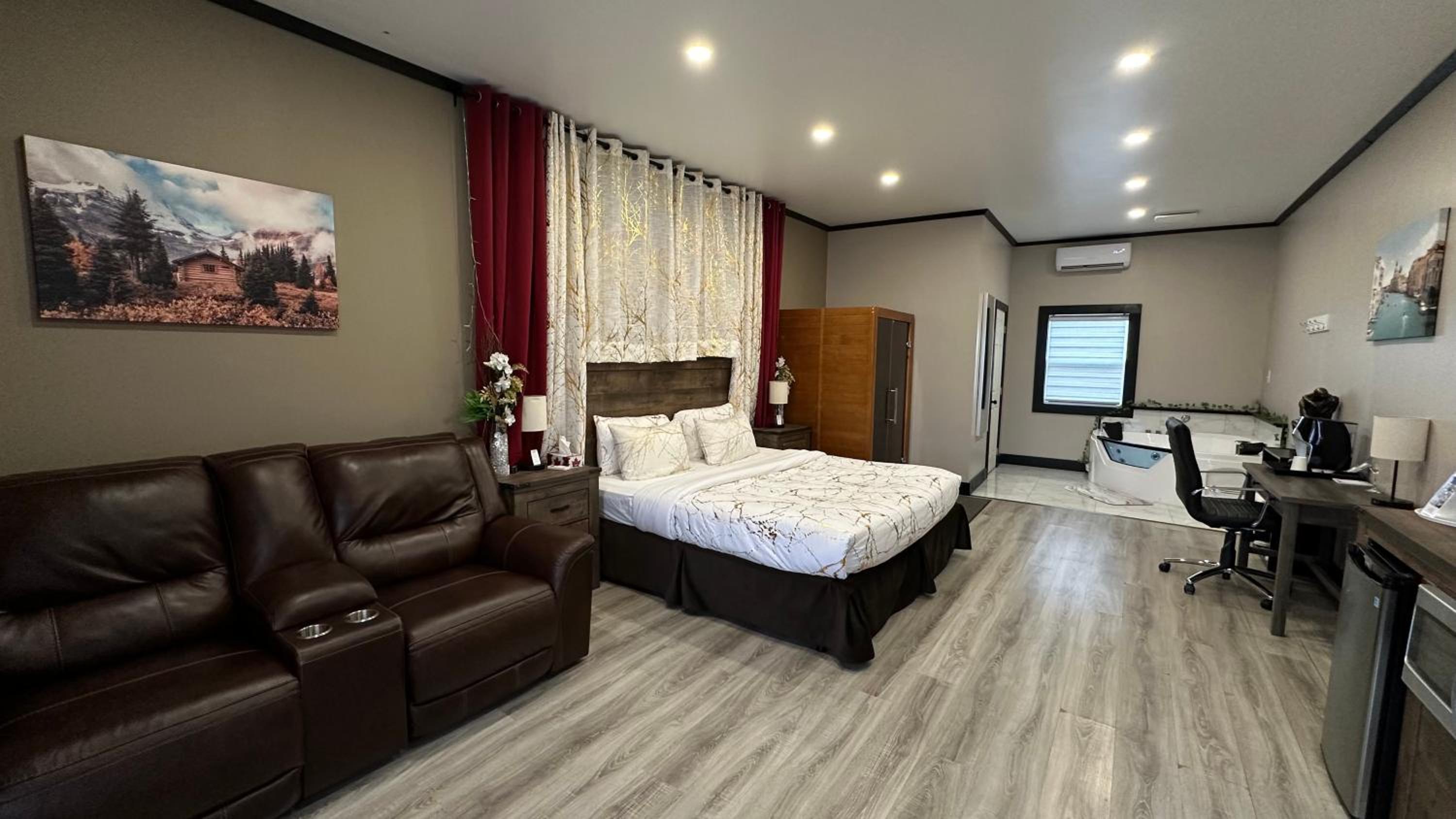 King Suite with Spa Bath photo 1