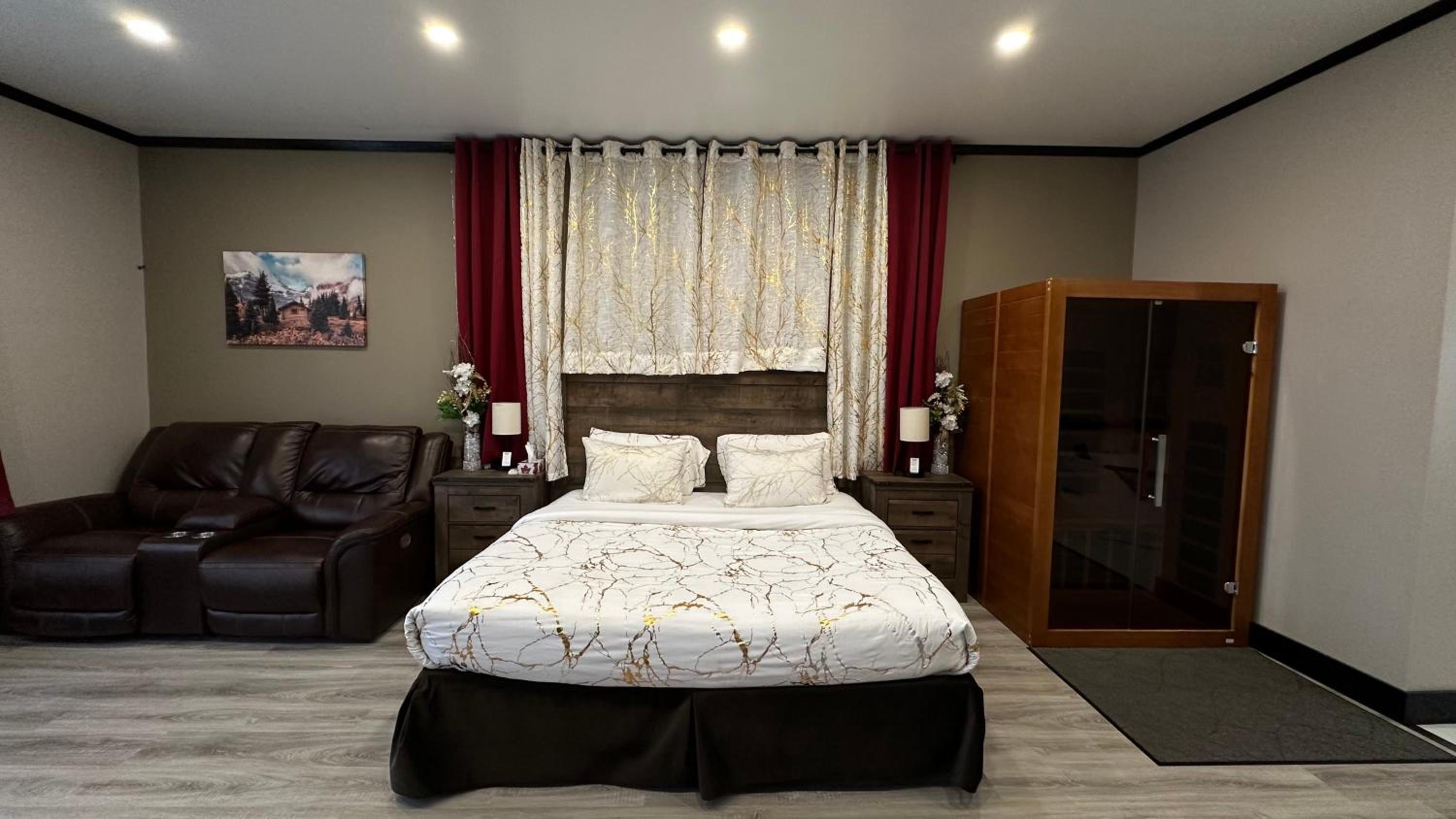 King Suite with Spa Bath photo 3