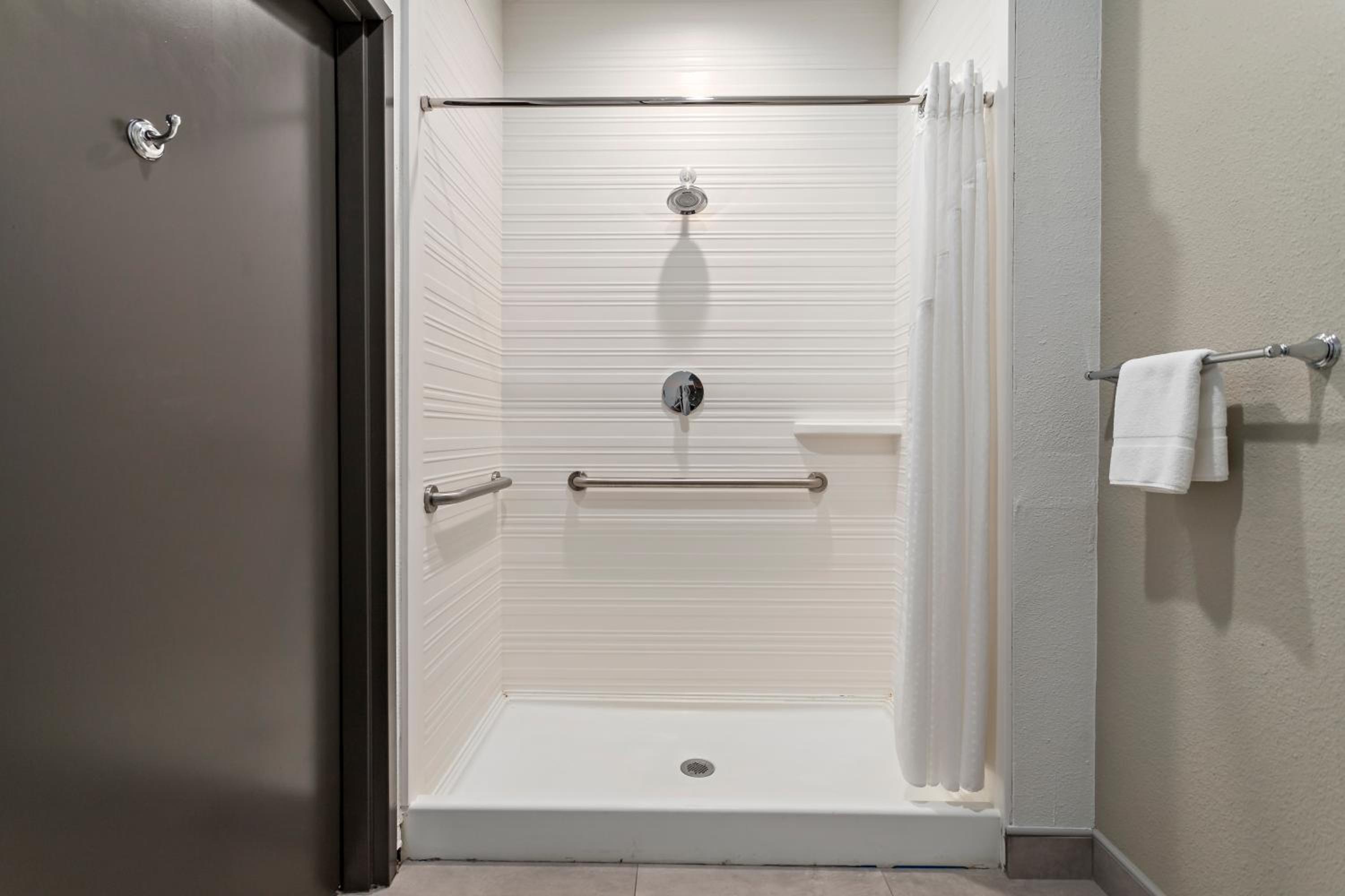 King Suite with Mobility Hearing Access, Non-Smoking - Photo 7