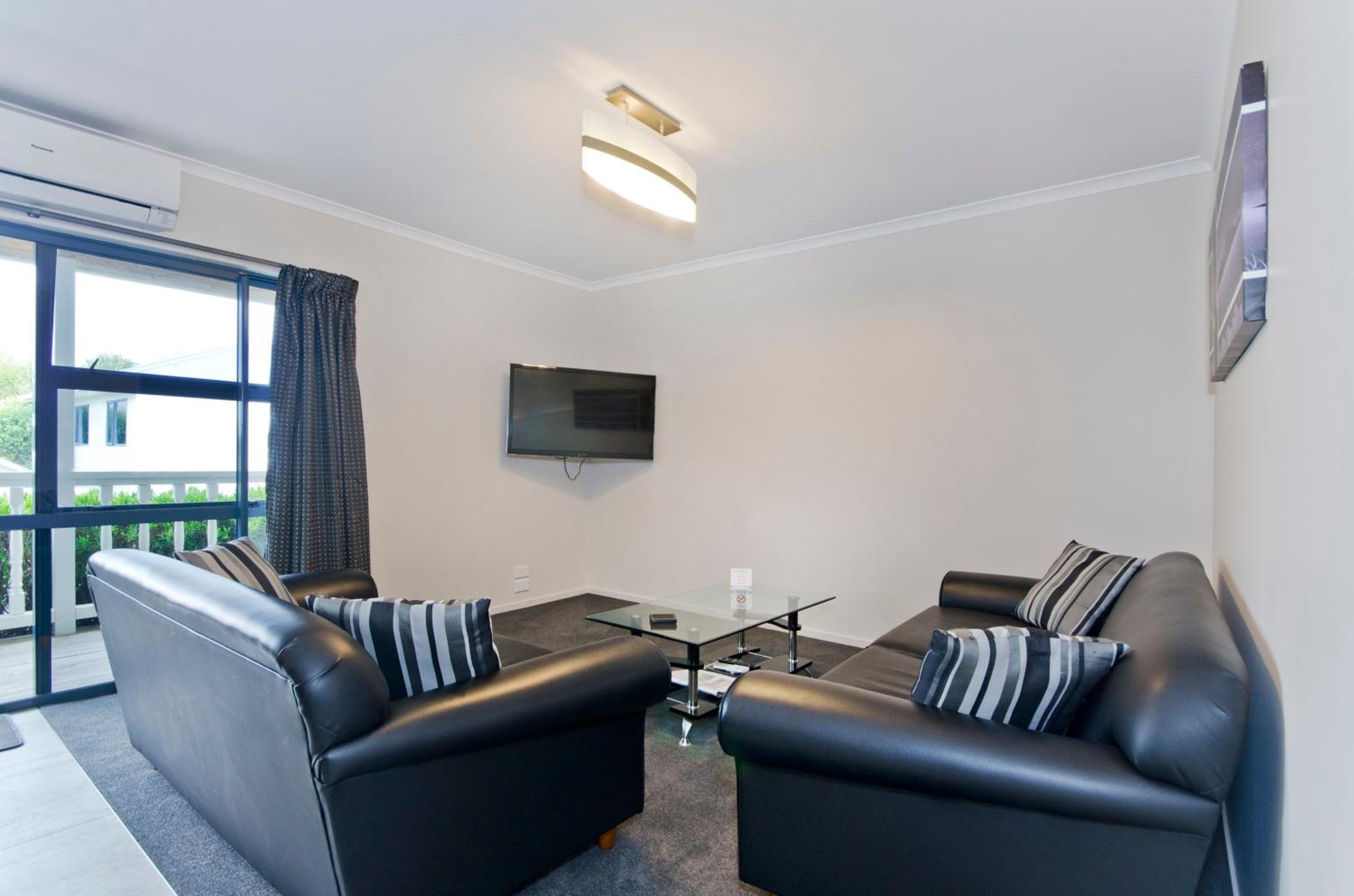 Ground Floor 2Bed unit 3Beds P