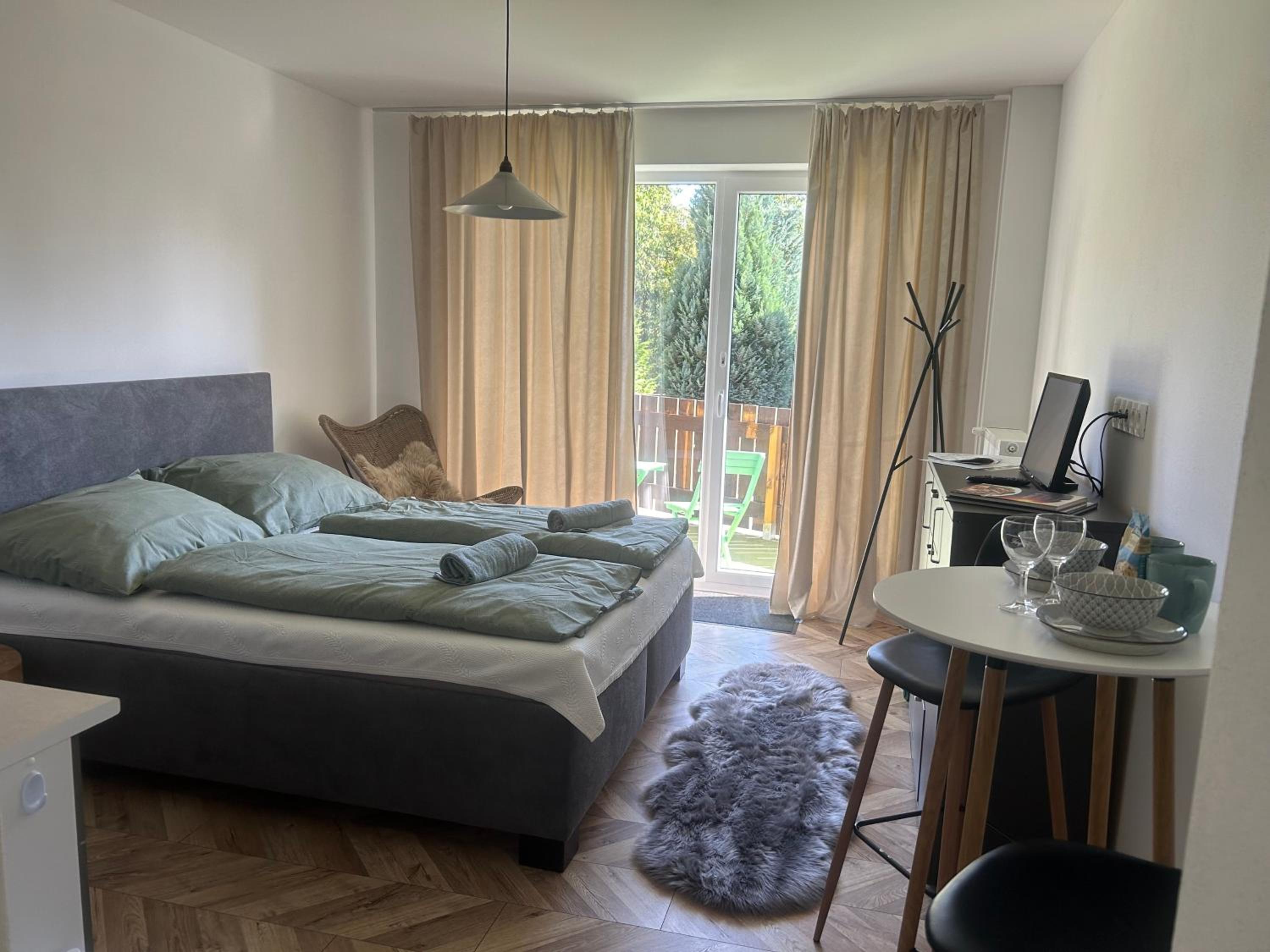 One-Bedroom Apartment photo 1
