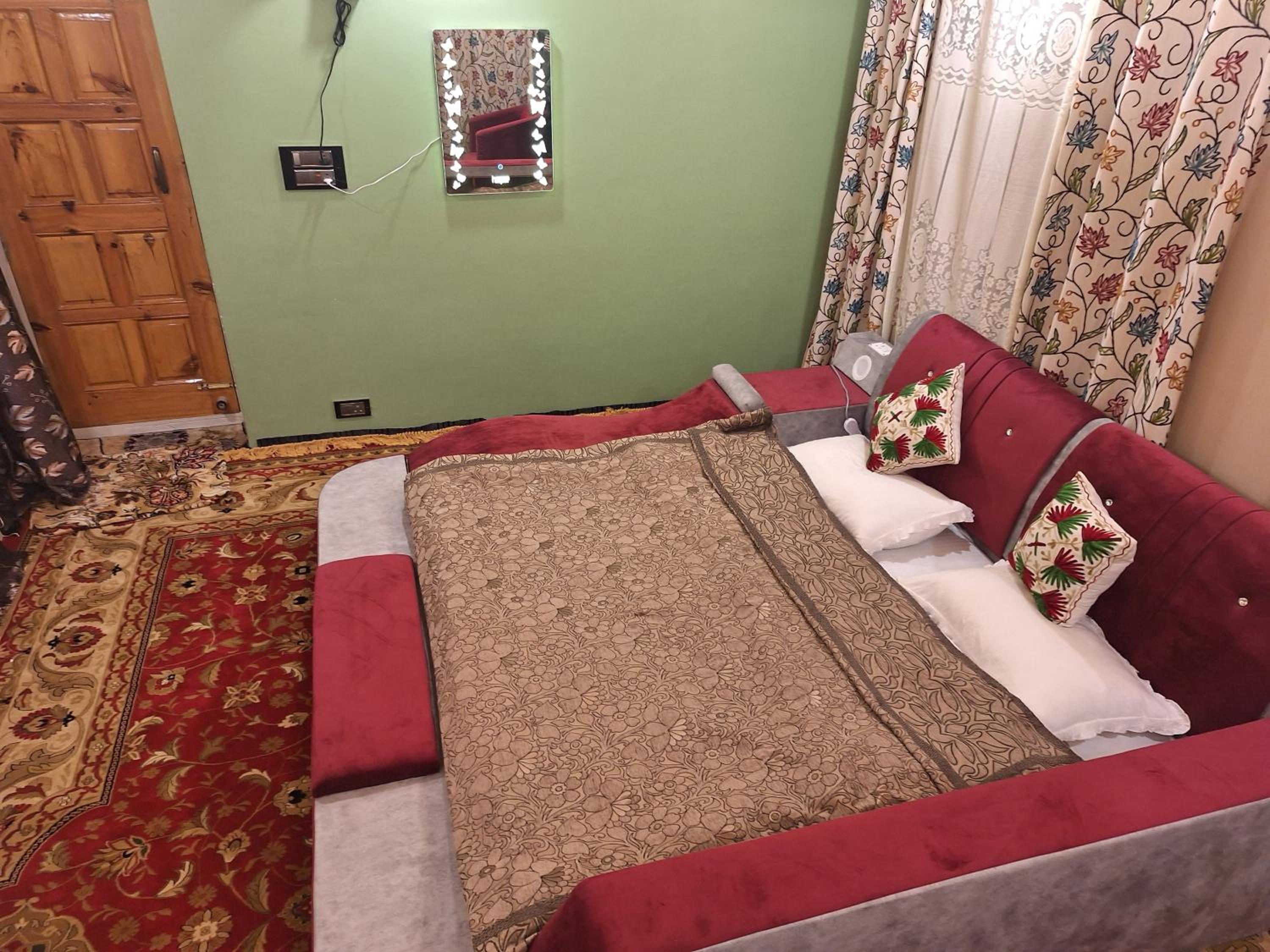 Deluxe Double Room with Shower photo 2