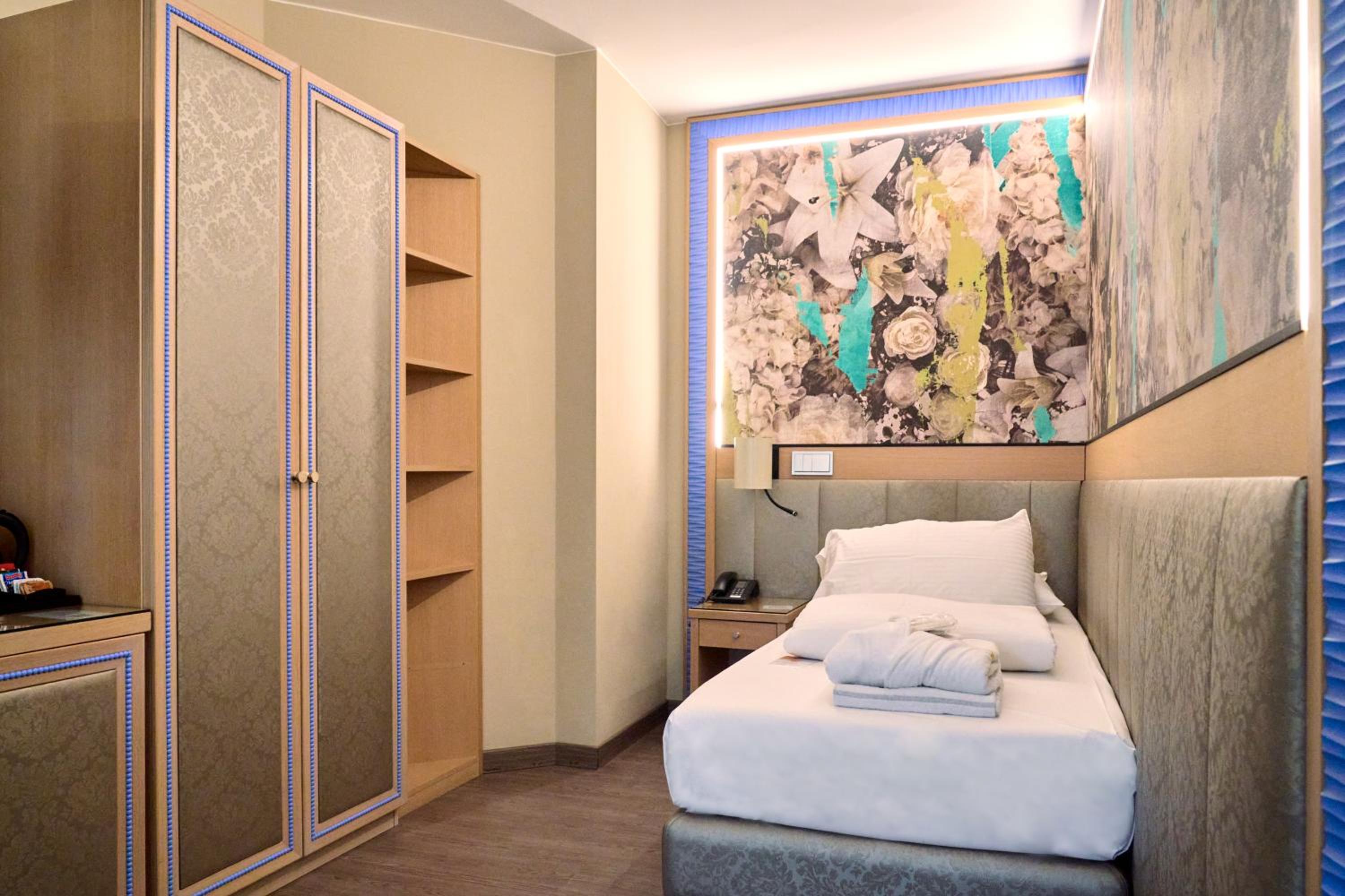 Single Room photo 2