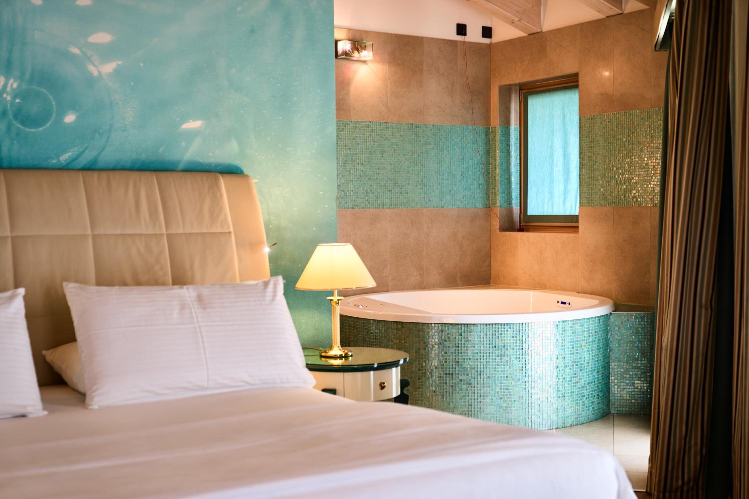 Deluxe Suite - Photo 21