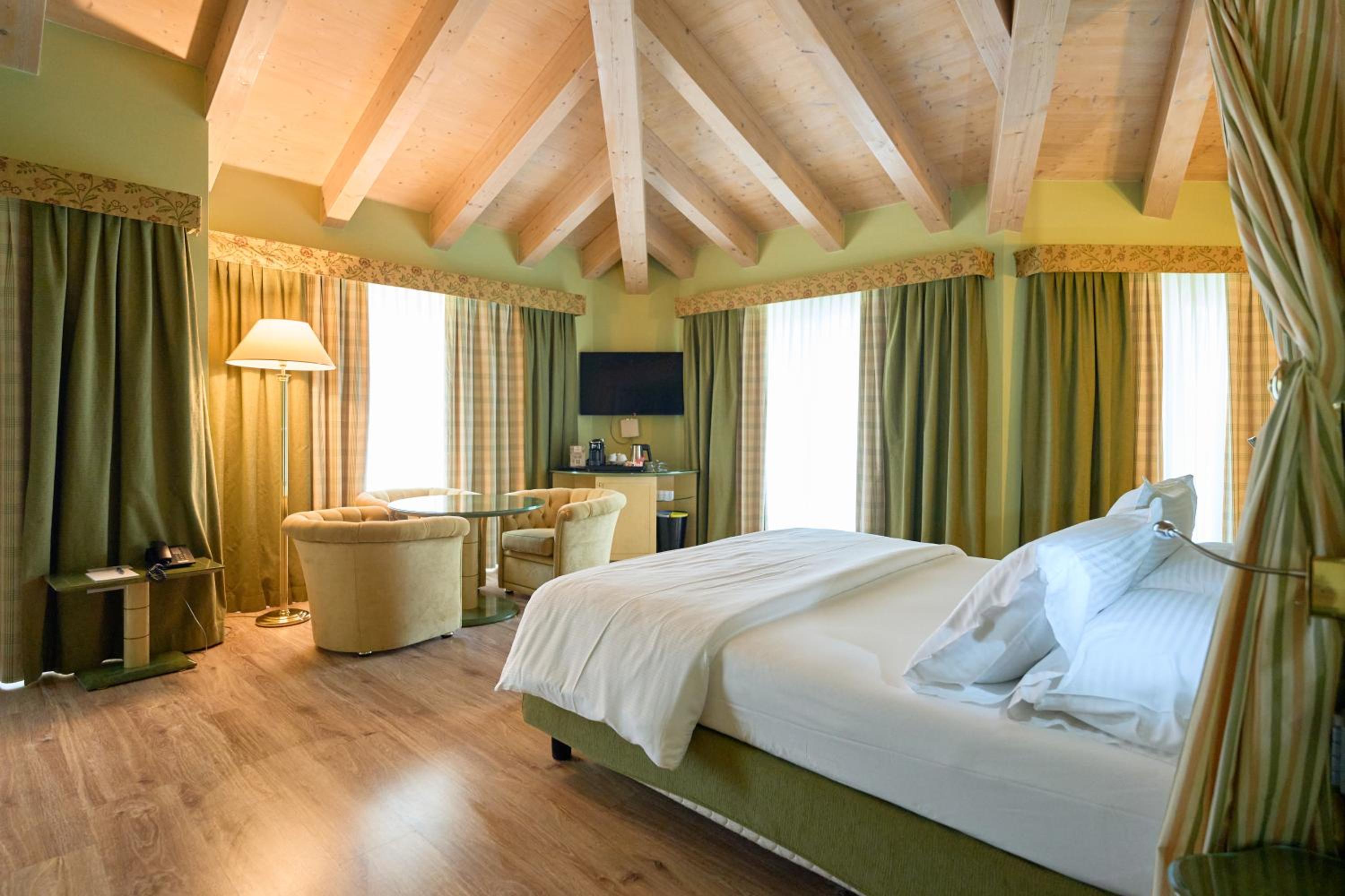 Deluxe Suite - Photo 26