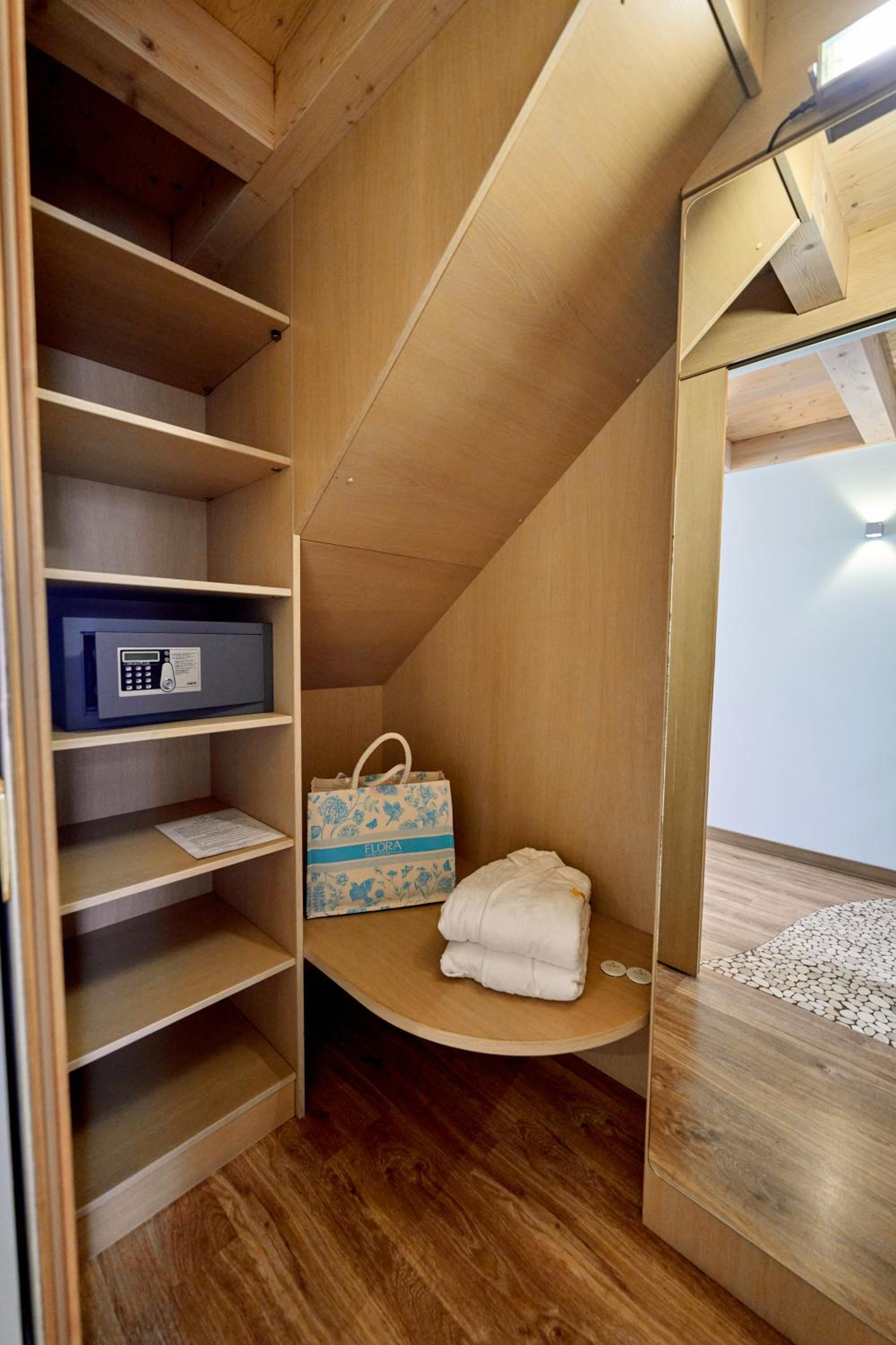 Deluxe Suite - Photo 24