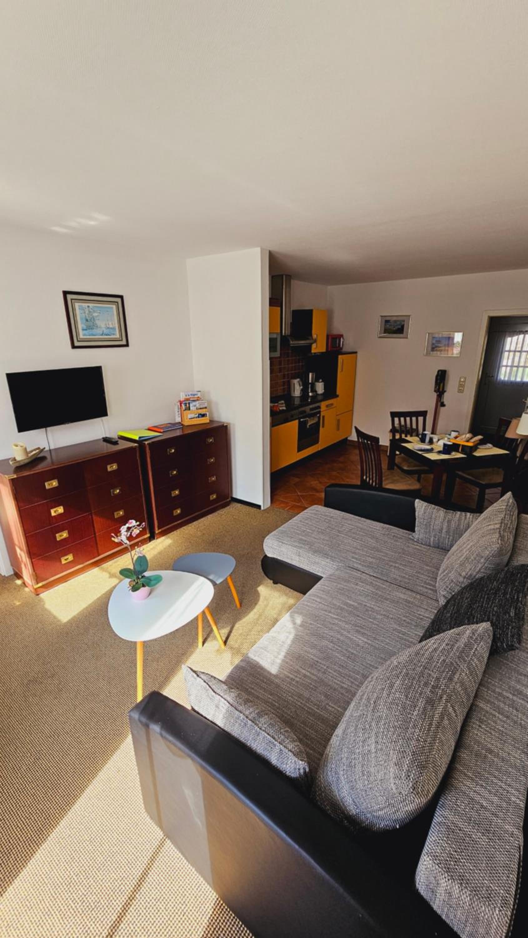 Two-Bedroom Apartment with Balcony photo 3